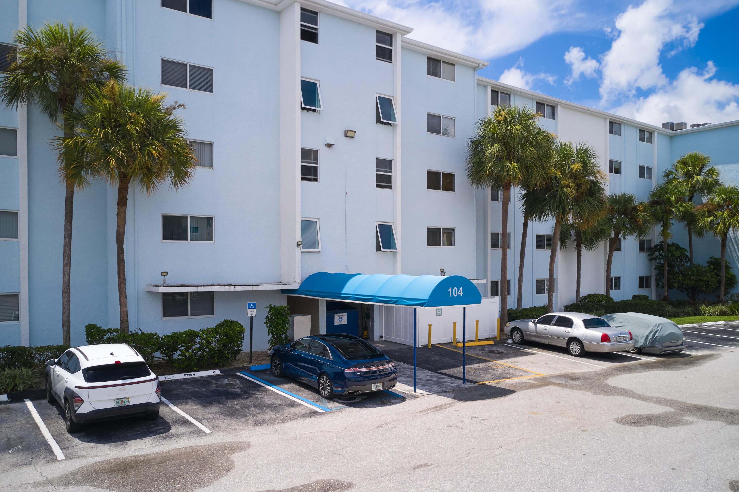 104 Paradise Harbour Boulevard 402
