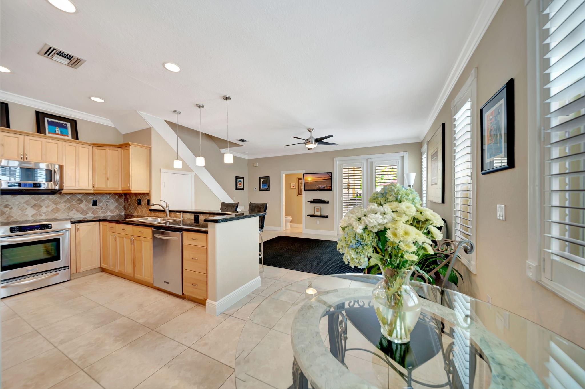 607 SW 5th Ave