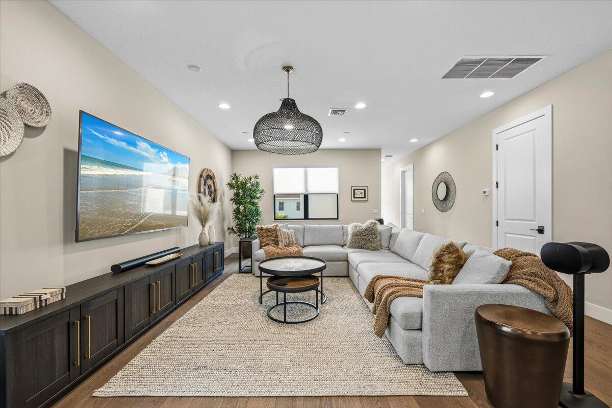 ALTON NEIGHBORHOOD - Residential