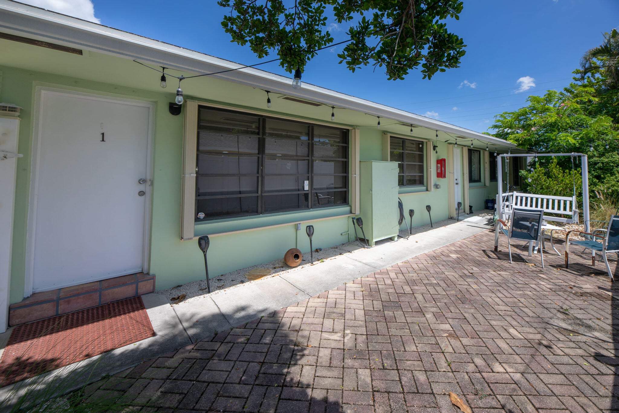805 NE 40TH Street 1-3