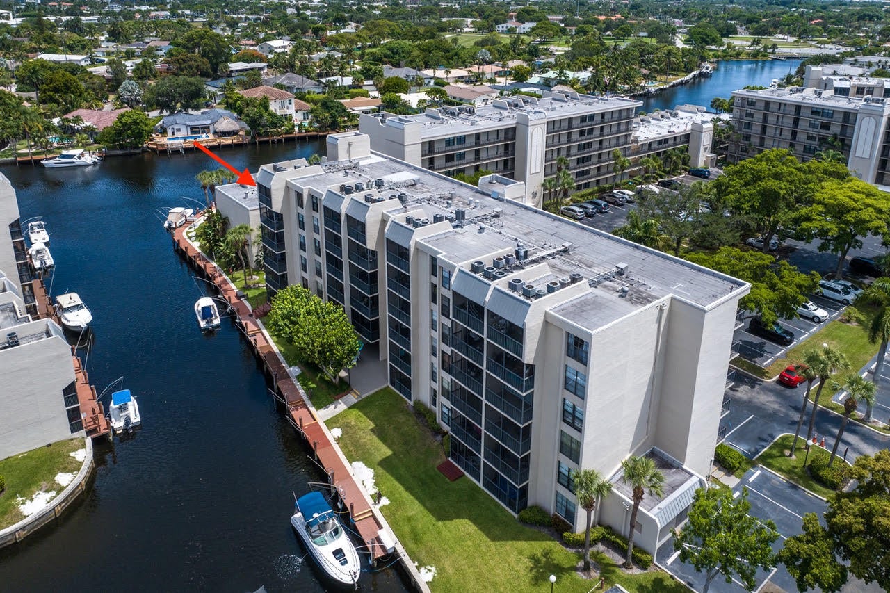 17 ROYAL PALM Way