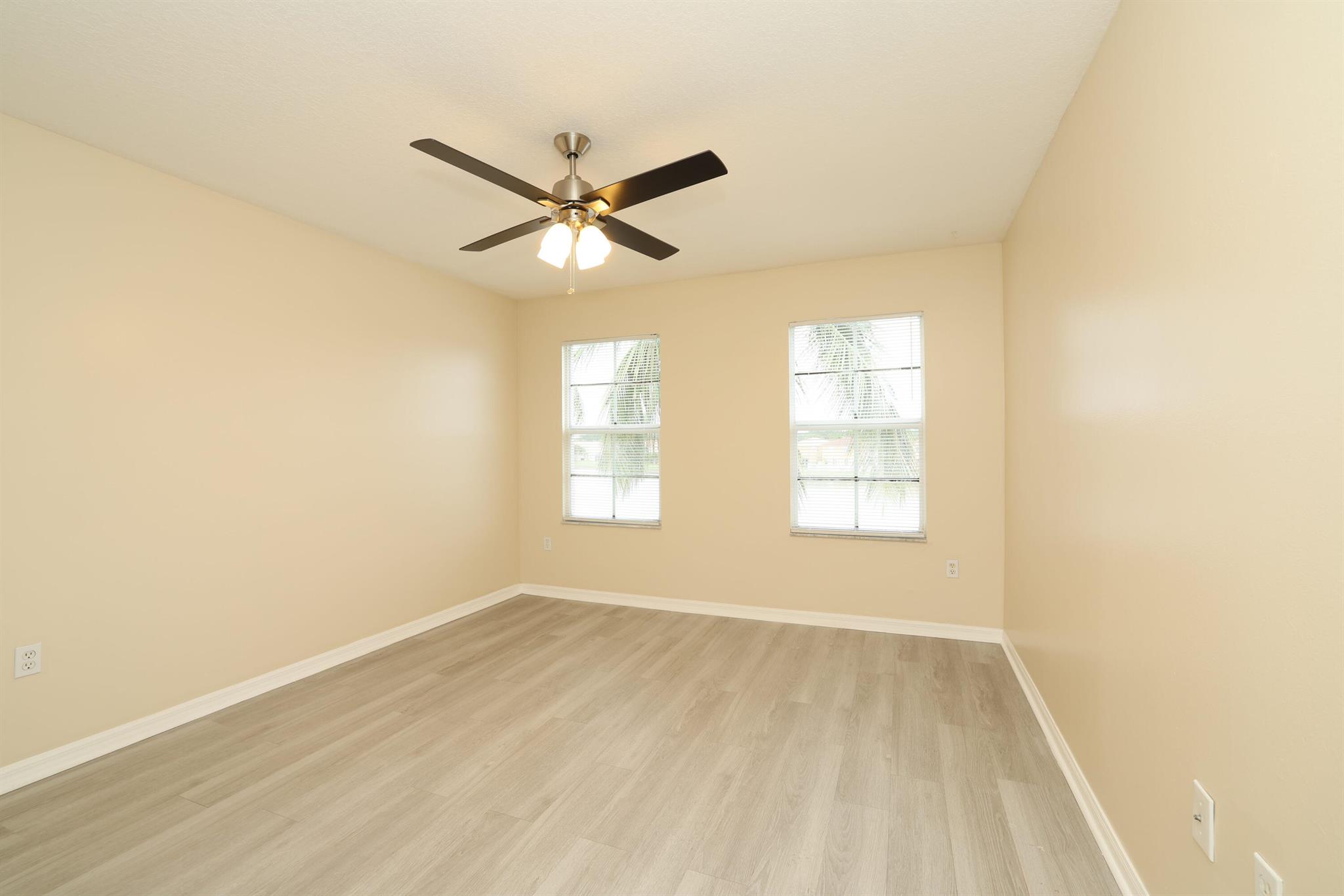 EMERALD ISLE AT LAGUNA LA - Residential Lease