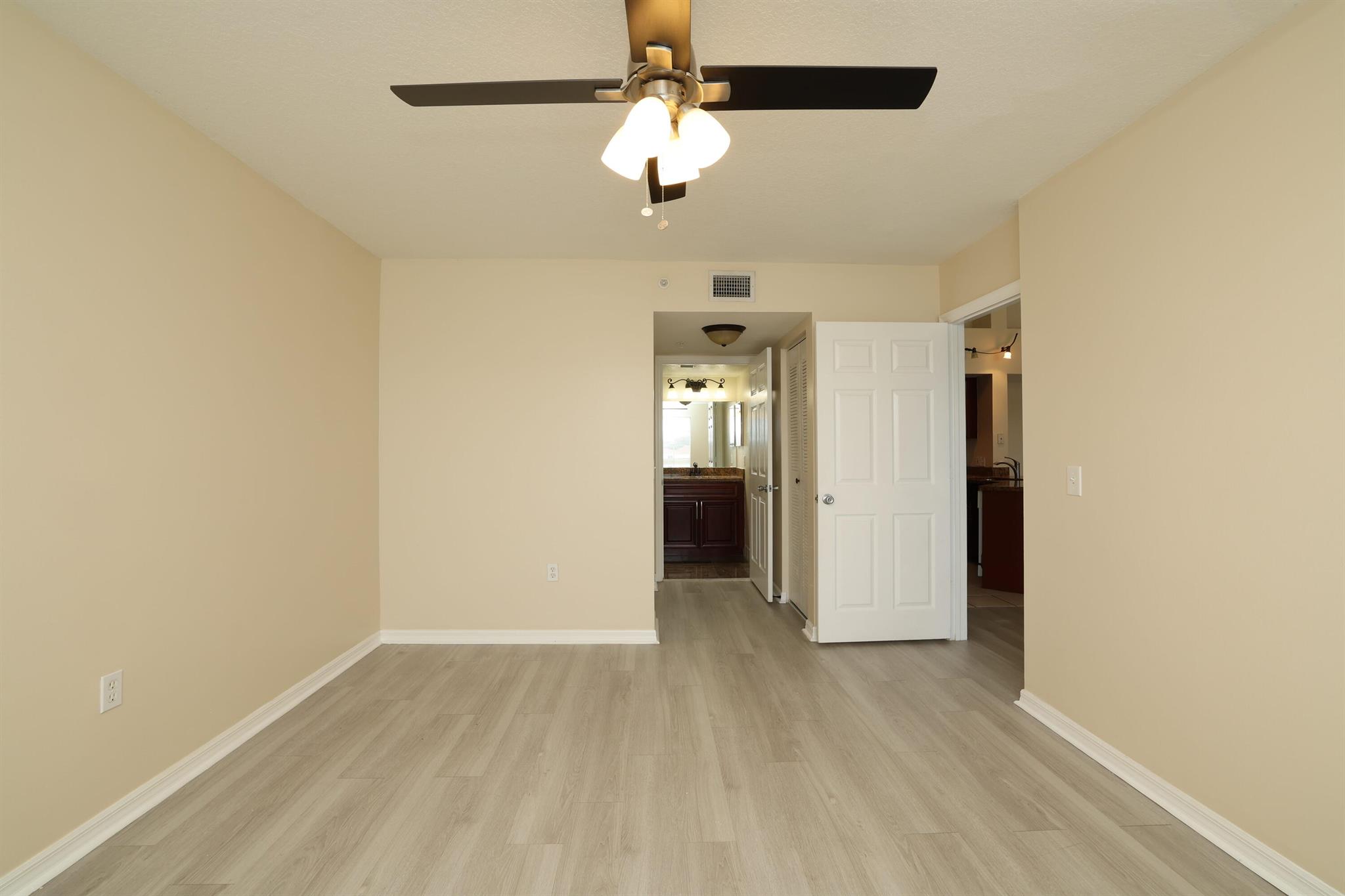 EMERALD ISLE AT LAGUNA LA - Residential Lease