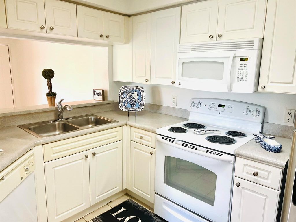 Photo of 2727 Anzio Court #305, Palm Beach Gardens, FL 33410 (MLS # R10931430)