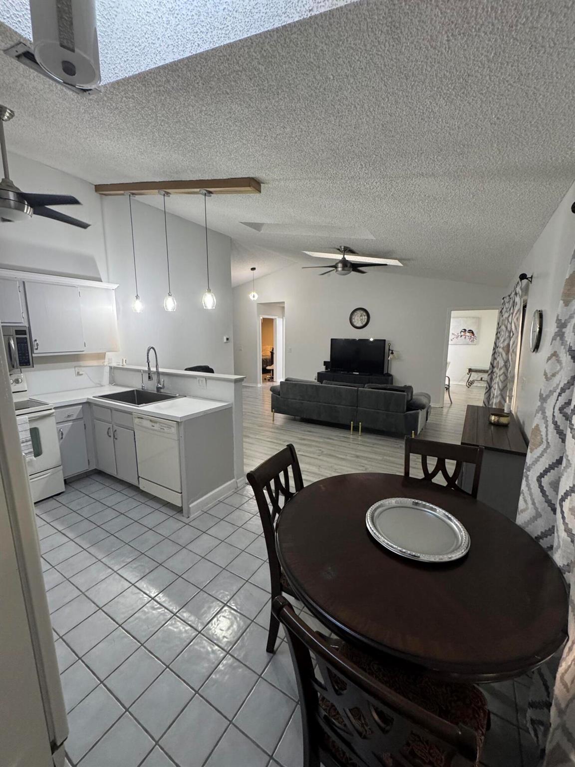 COUNTERPOINT ESTATES 12 - Residential Lease