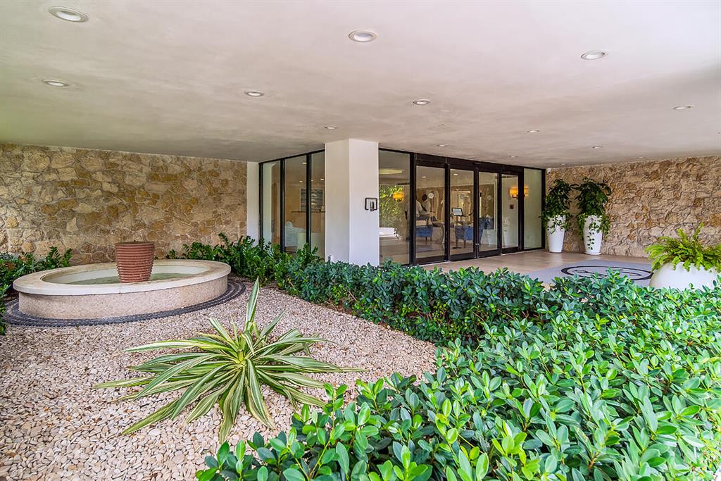 LAKE TOWERS CONDO - Residential