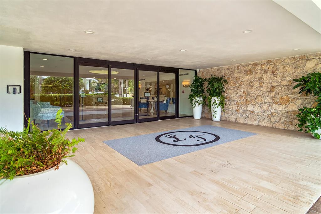 LAKE TOWERS CONDO - Residential