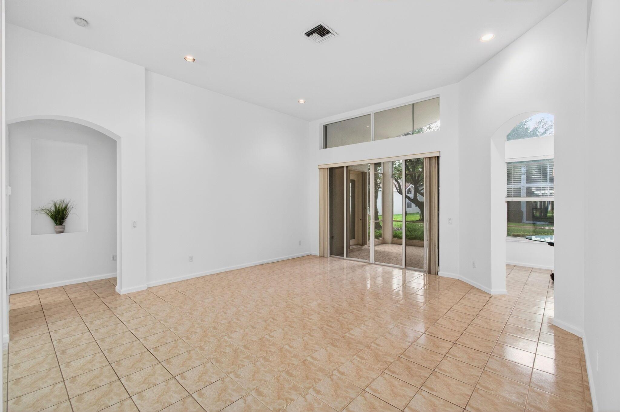 VALENCIA LAKES 1 - Residential