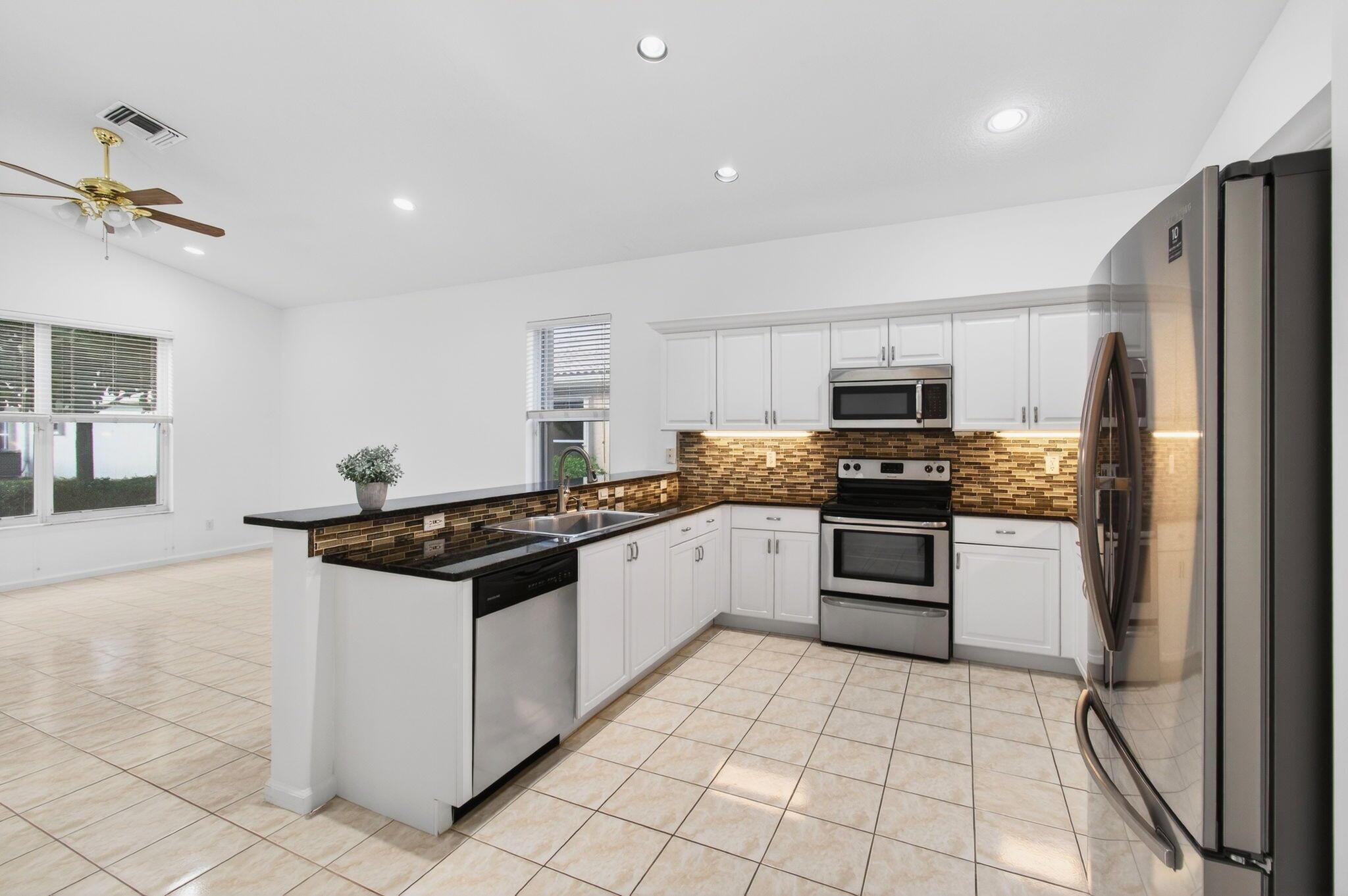 VALENCIA LAKES 1 - Residential