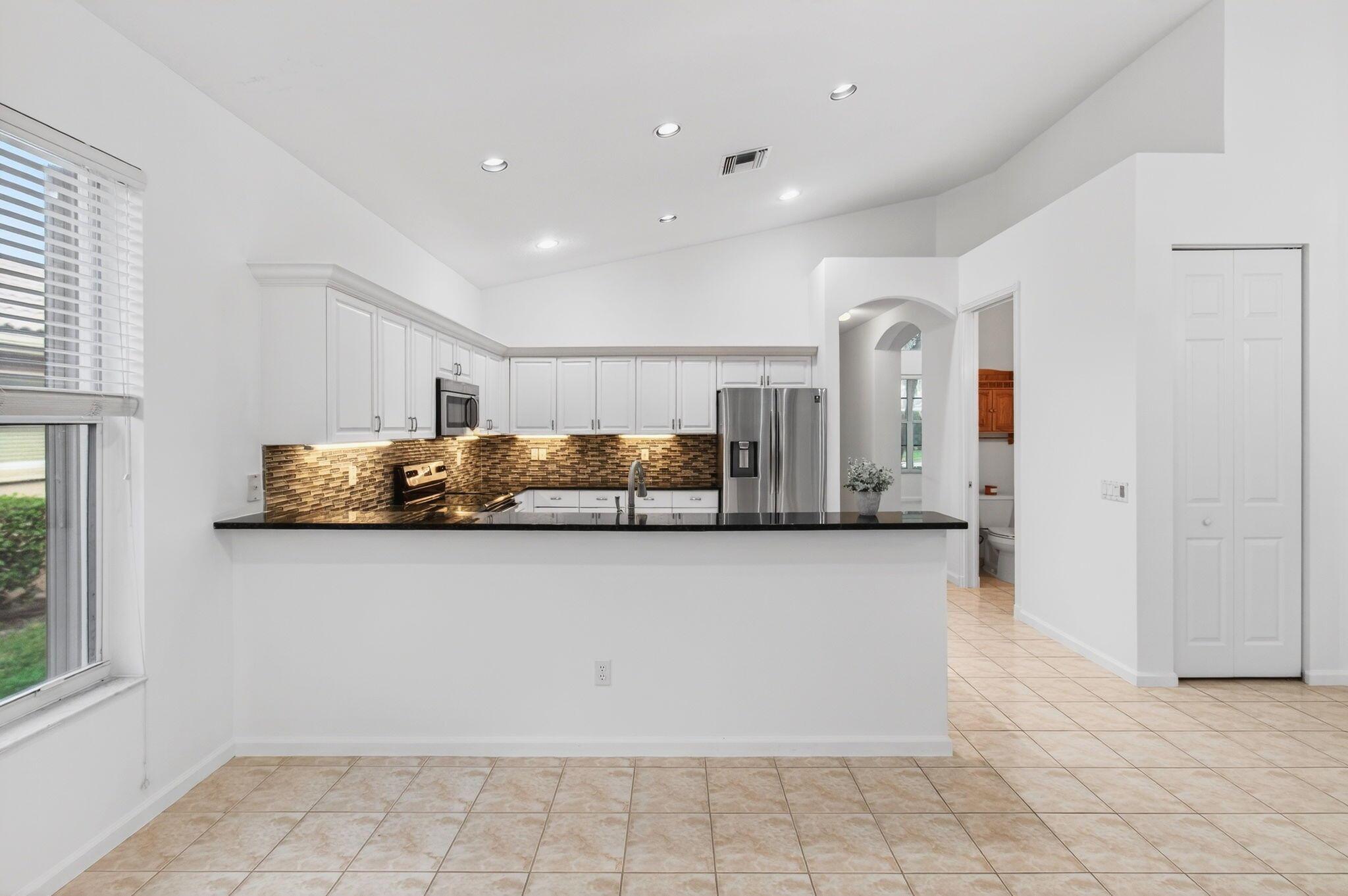 VALENCIA LAKES 1 - Residential