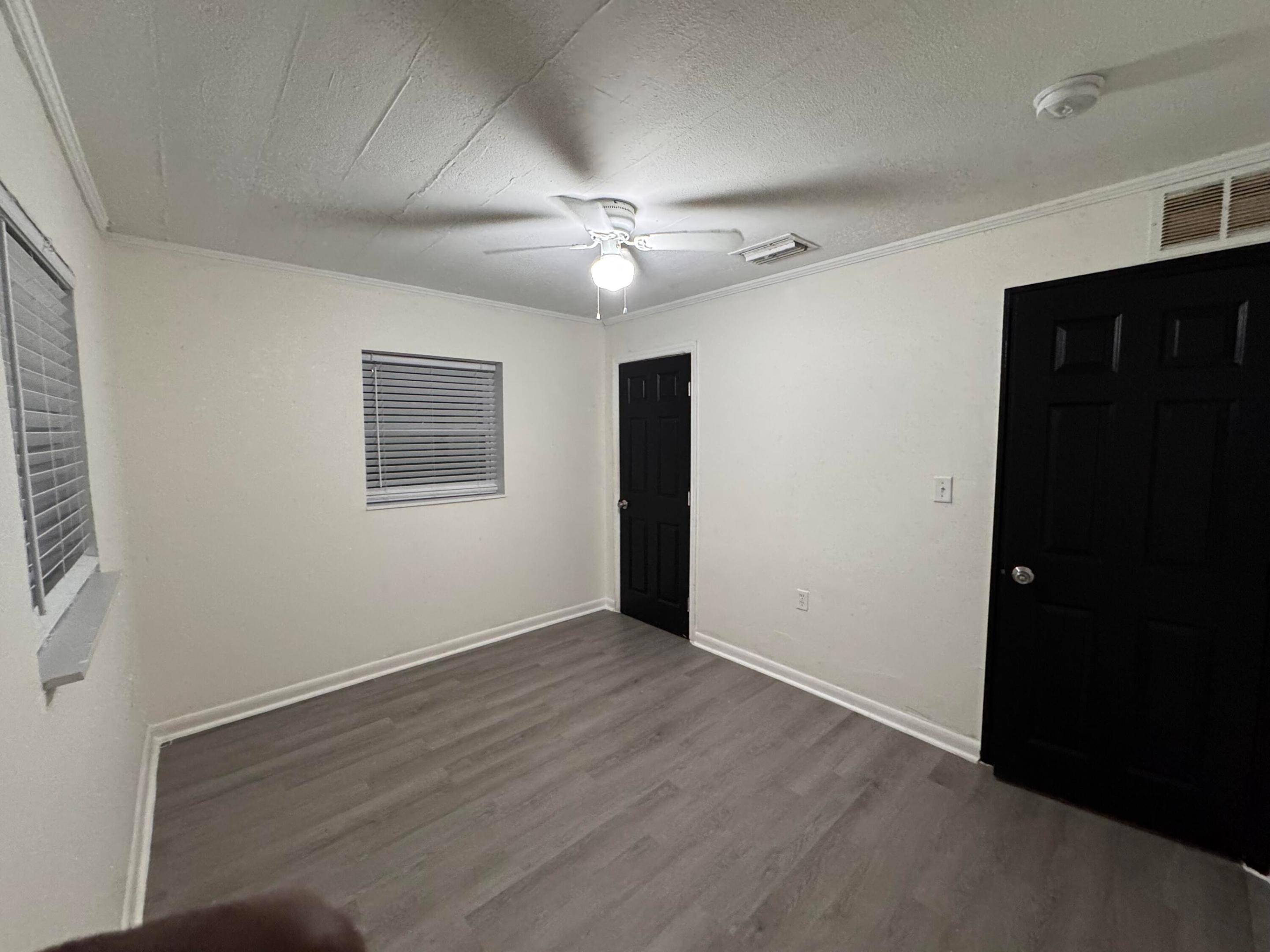 MUSTAINE'S S/D - Residential Lease