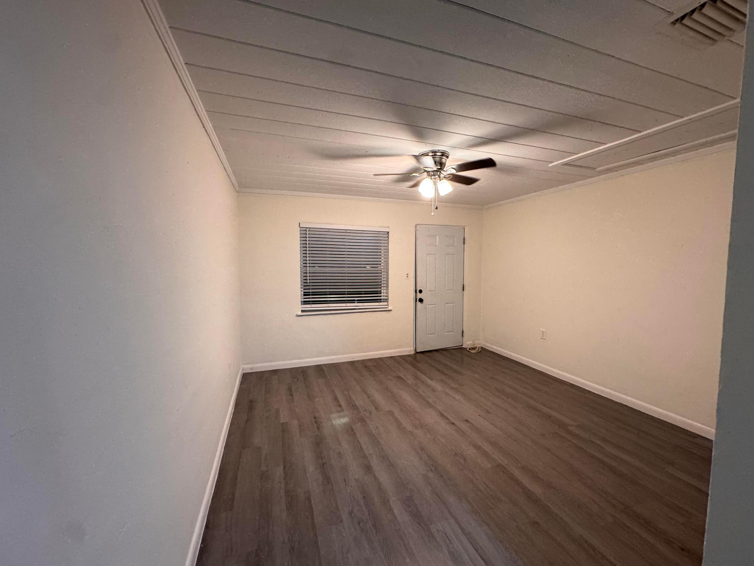 MUSTAINE'S S/D - Residential Lease