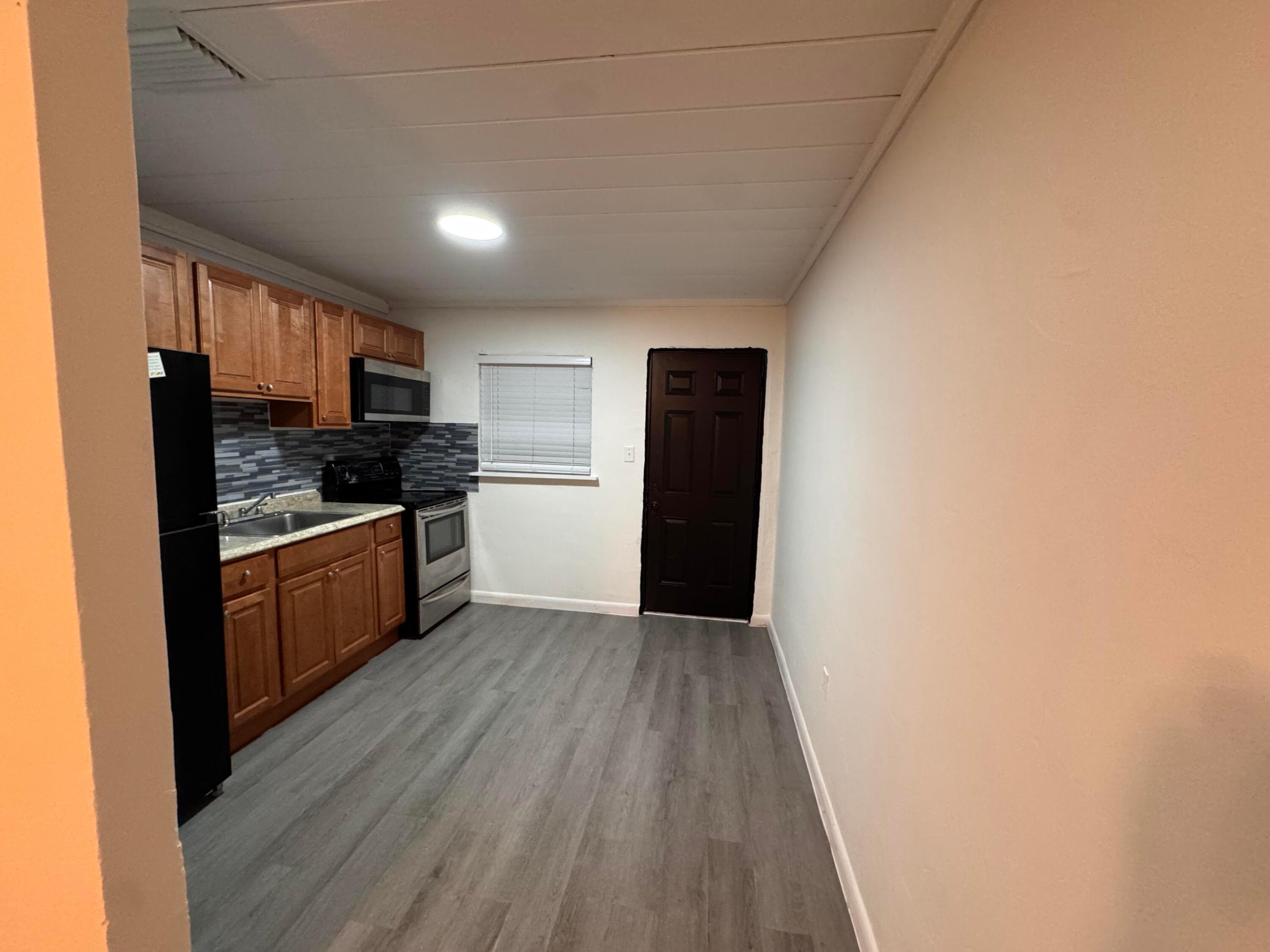 MUSTAINE'S S/D - Residential Lease