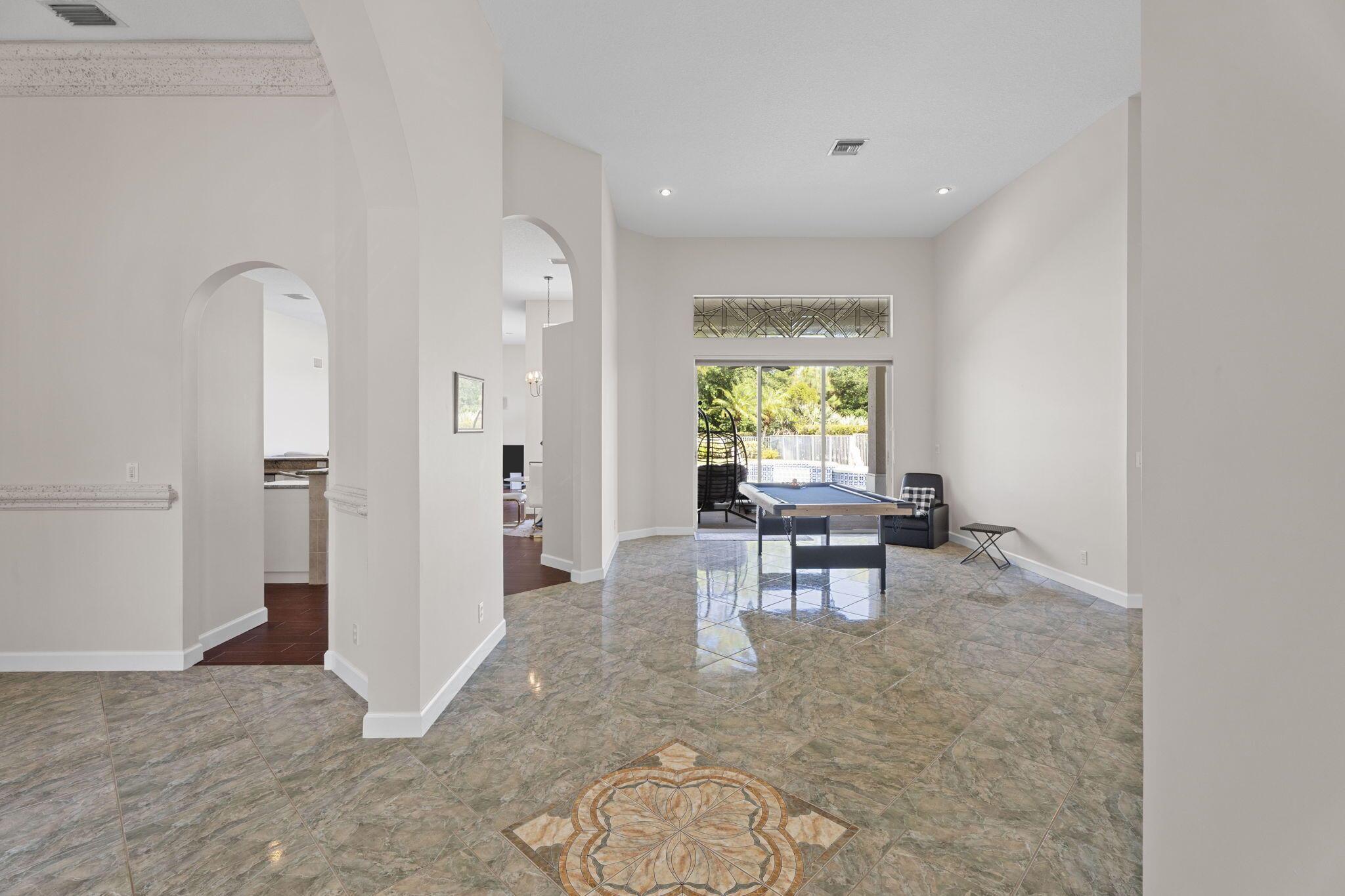 2554 SW Mayacoo Way