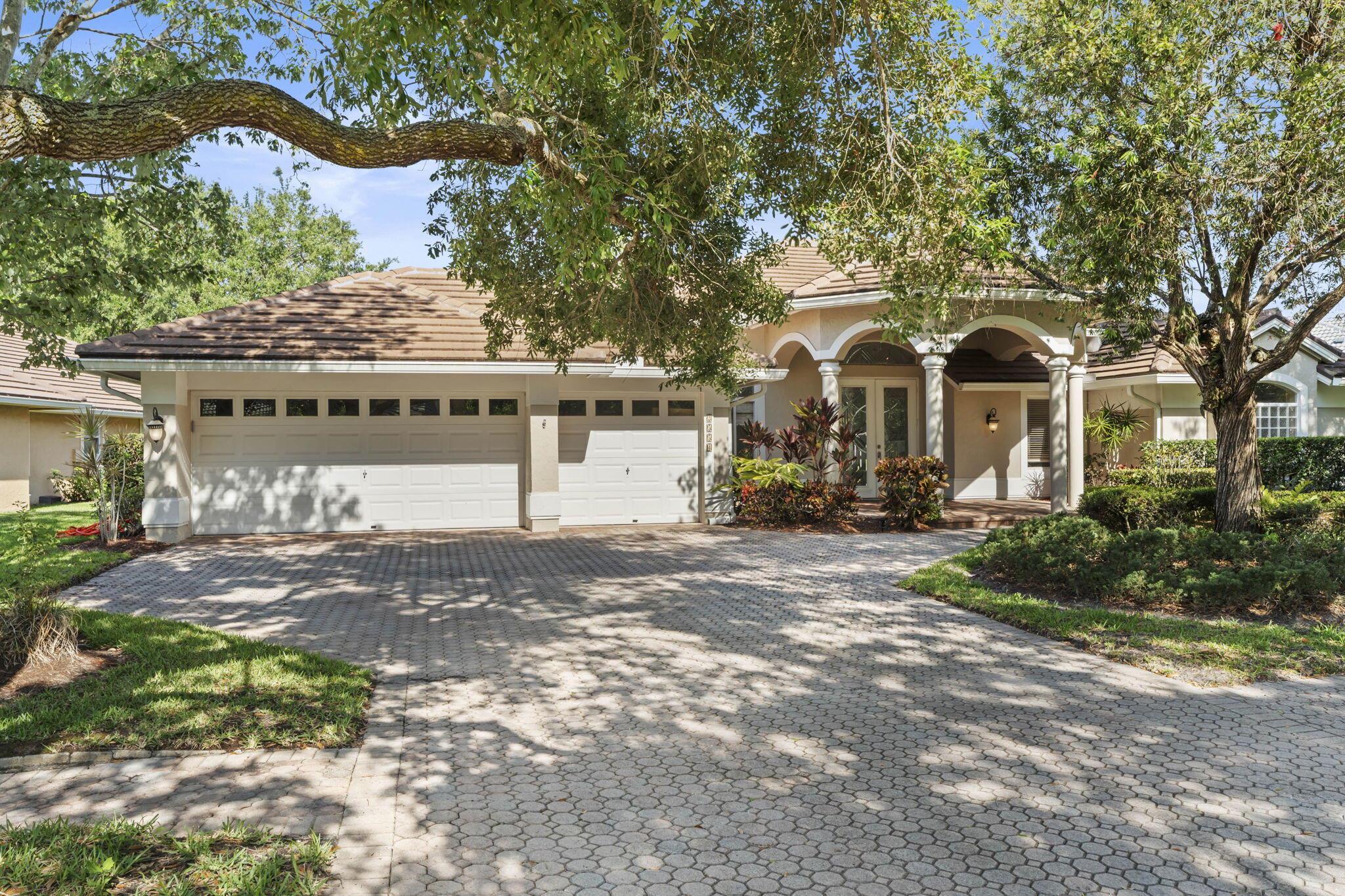 2554 SW Mayacoo Way
