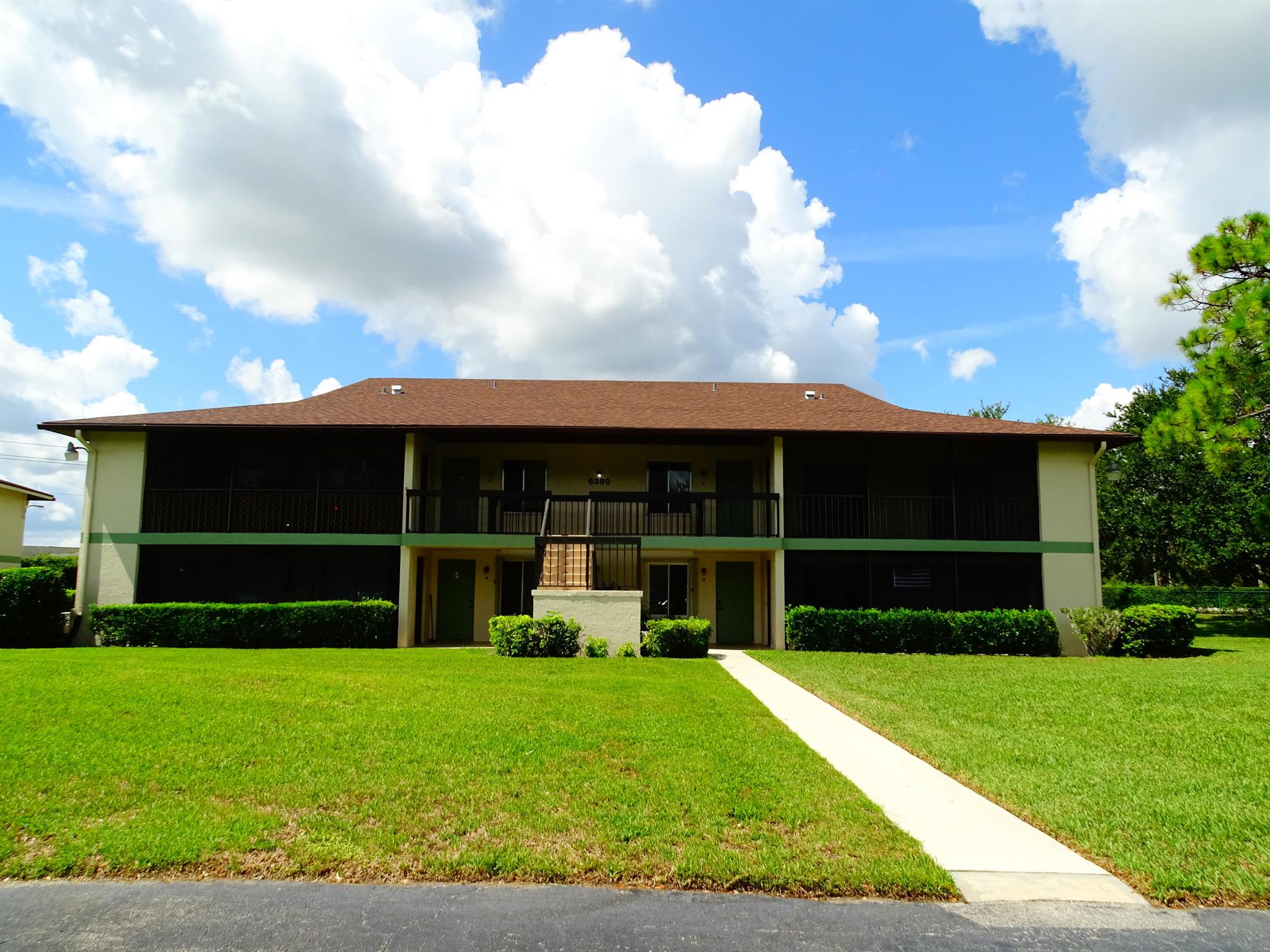 Must see this clean, quiet & conveniently located 2 bedroom, 2 bath condominium with vaulted ceilings, overlooking tennis courts, pool, clubhouse and open green space. Laminate flooring, and large screened in patio with storage closet. Spacious master bedroom has large suite bathroom & walk in closet. The community also offers RV parking, picnic/bbq and car wash area. Located just minutes from beaches, shopping, restaurants, golf, Publix, Starbucks,I-95, Turnpike, and great schools. Water AND Cable, INCLUDED!