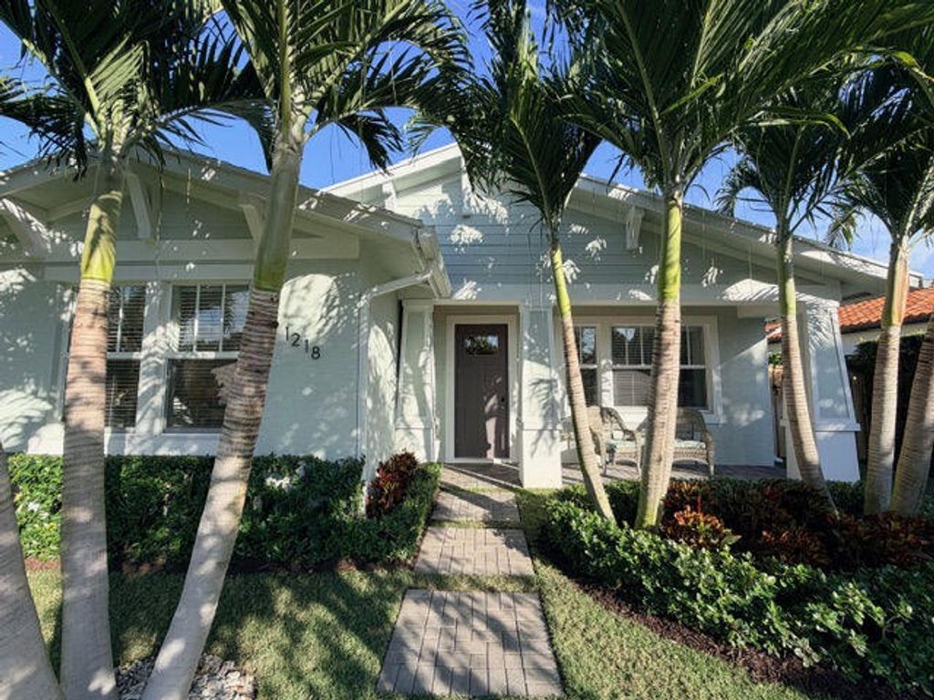Photo of 1218 N Palmway, Lake Worth Beach, FL 33460 (MLS # R11153526)