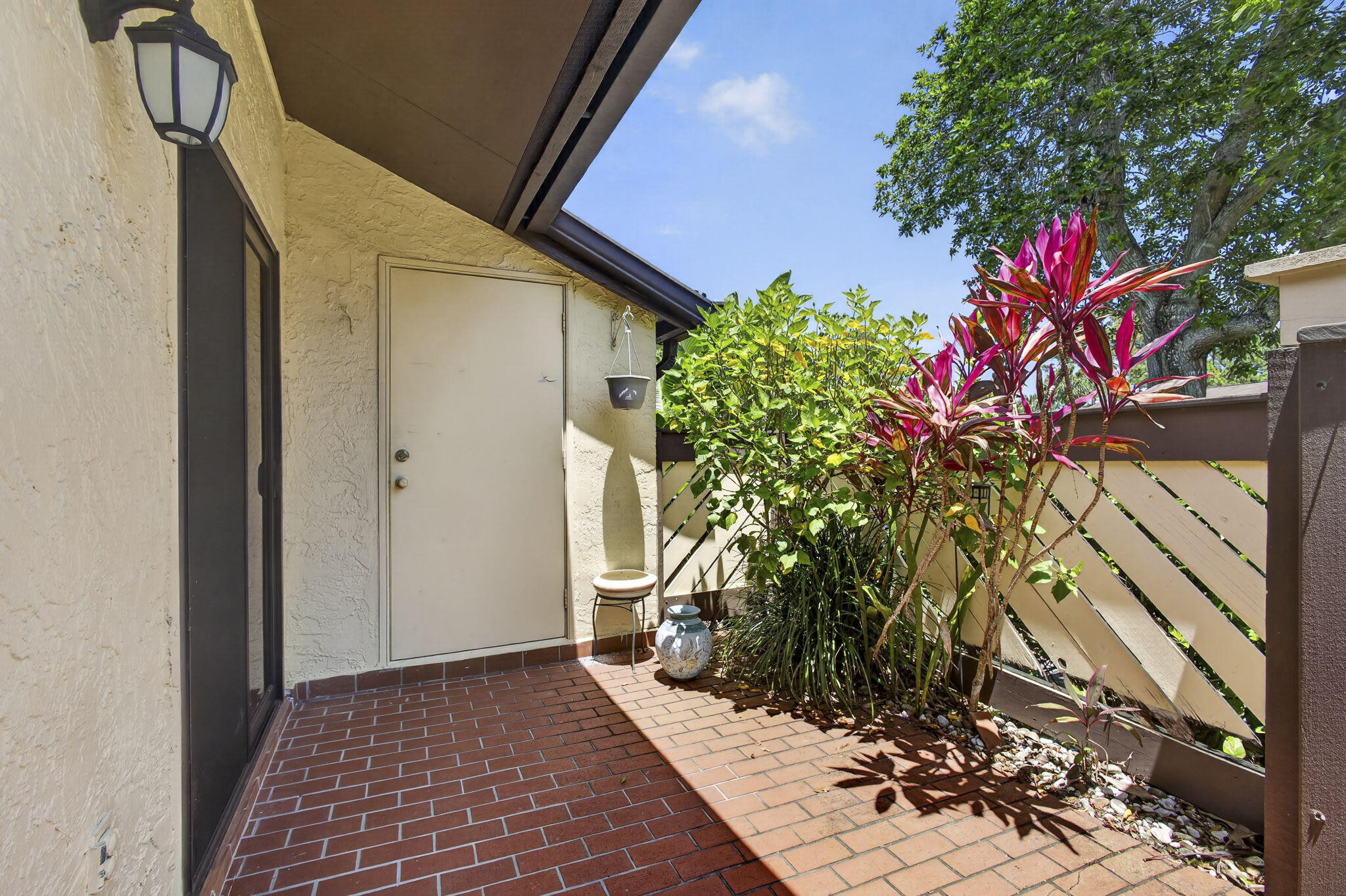 STRATHMORE GATE I UNIT ONE - Residential