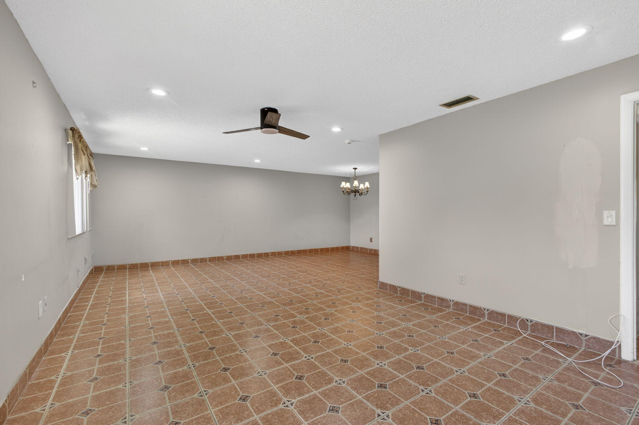 STRATHMORE GATE I UNIT ONE - Residential