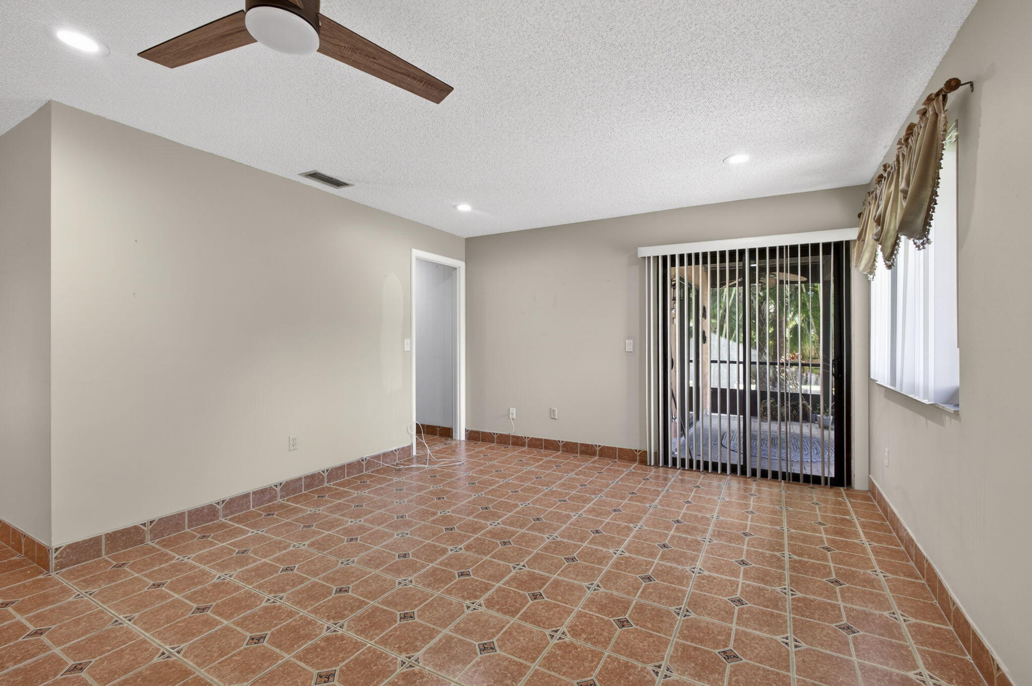 STRATHMORE GATE I UNIT ONE - Residential