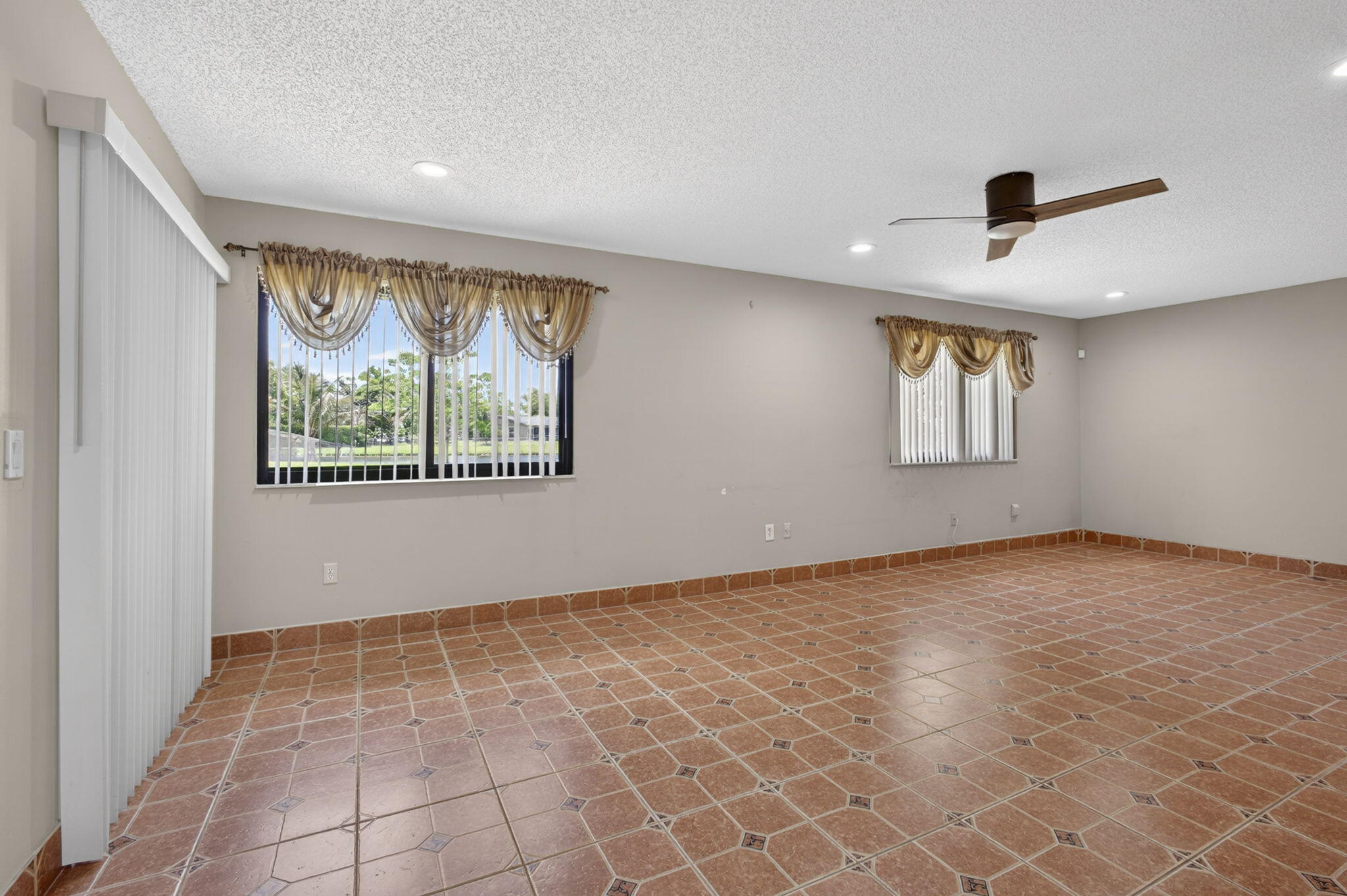 STRATHMORE GATE I UNIT ONE - Residential