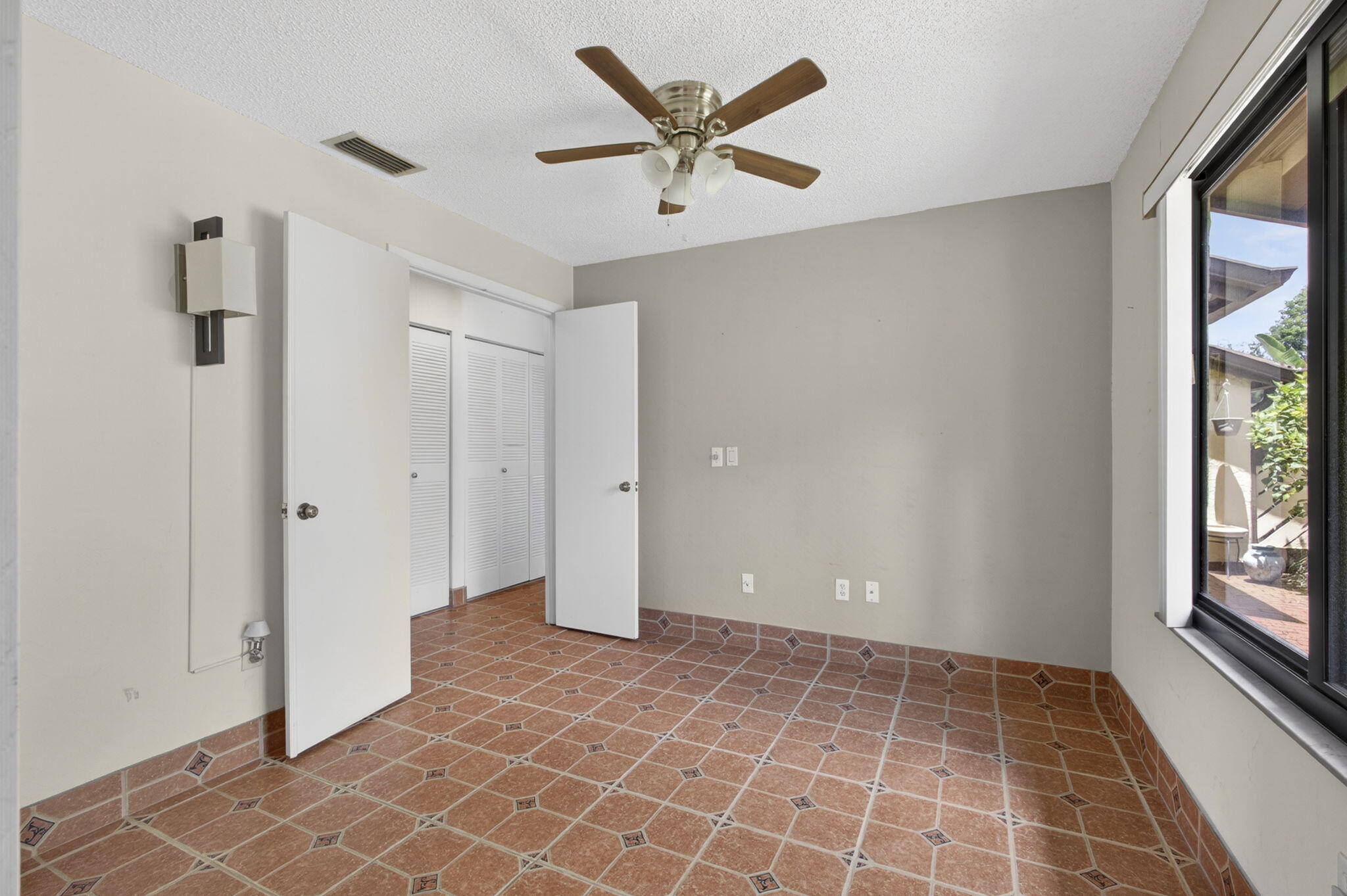 STRATHMORE GATE I UNIT ONE - Residential