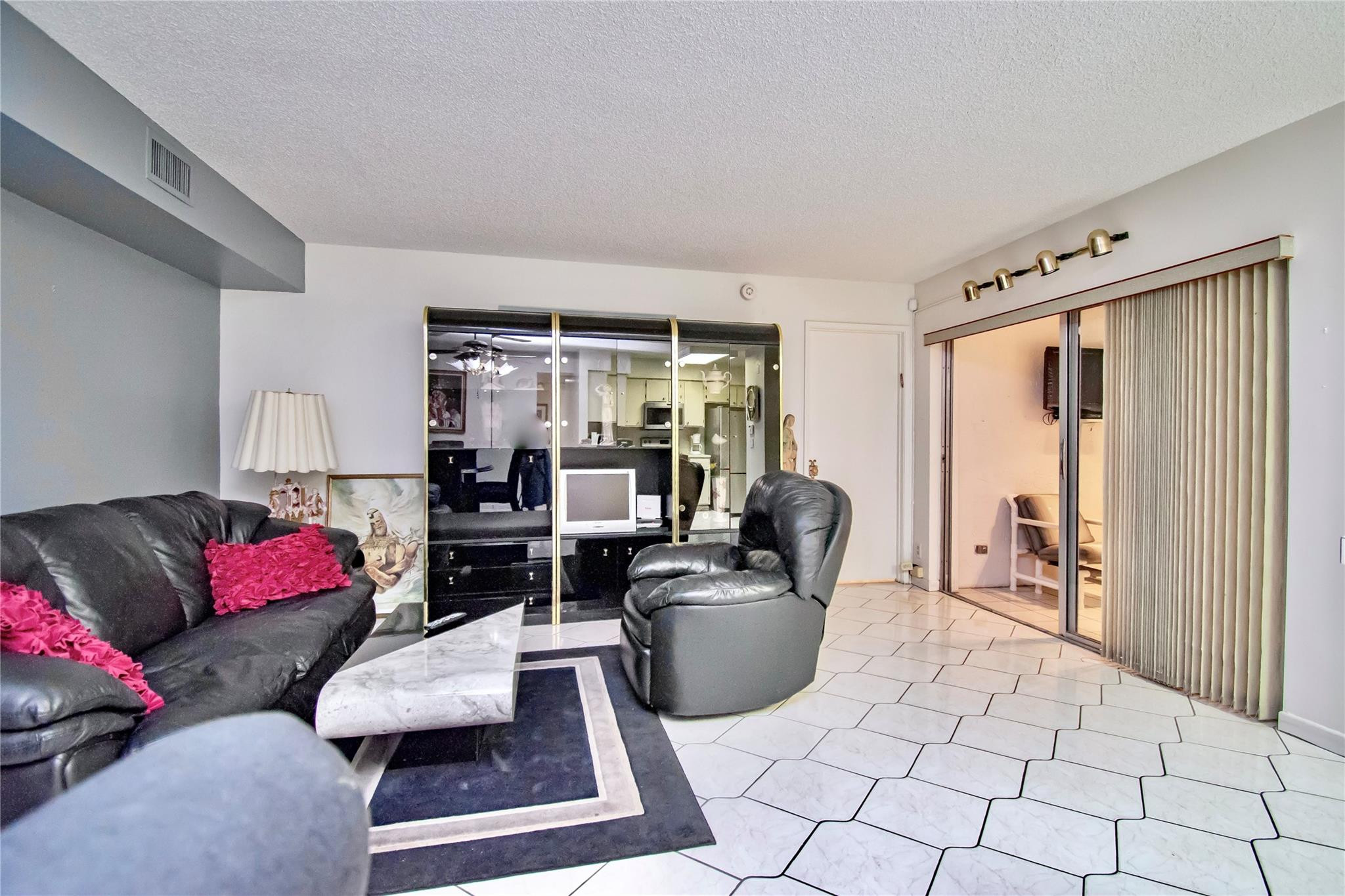 International Club Condo - Residential Lease