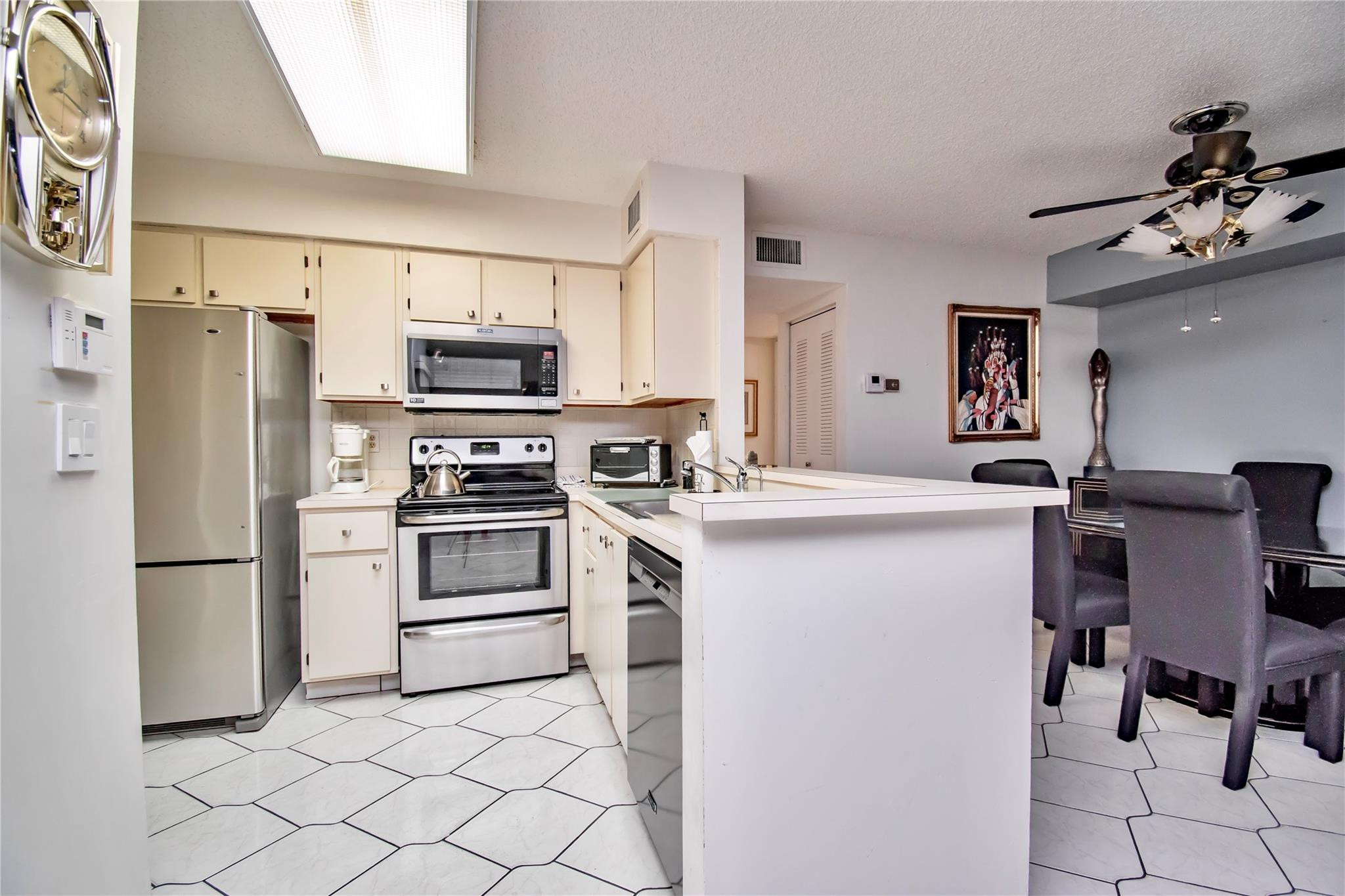 International Club Condo - Residential Lease
