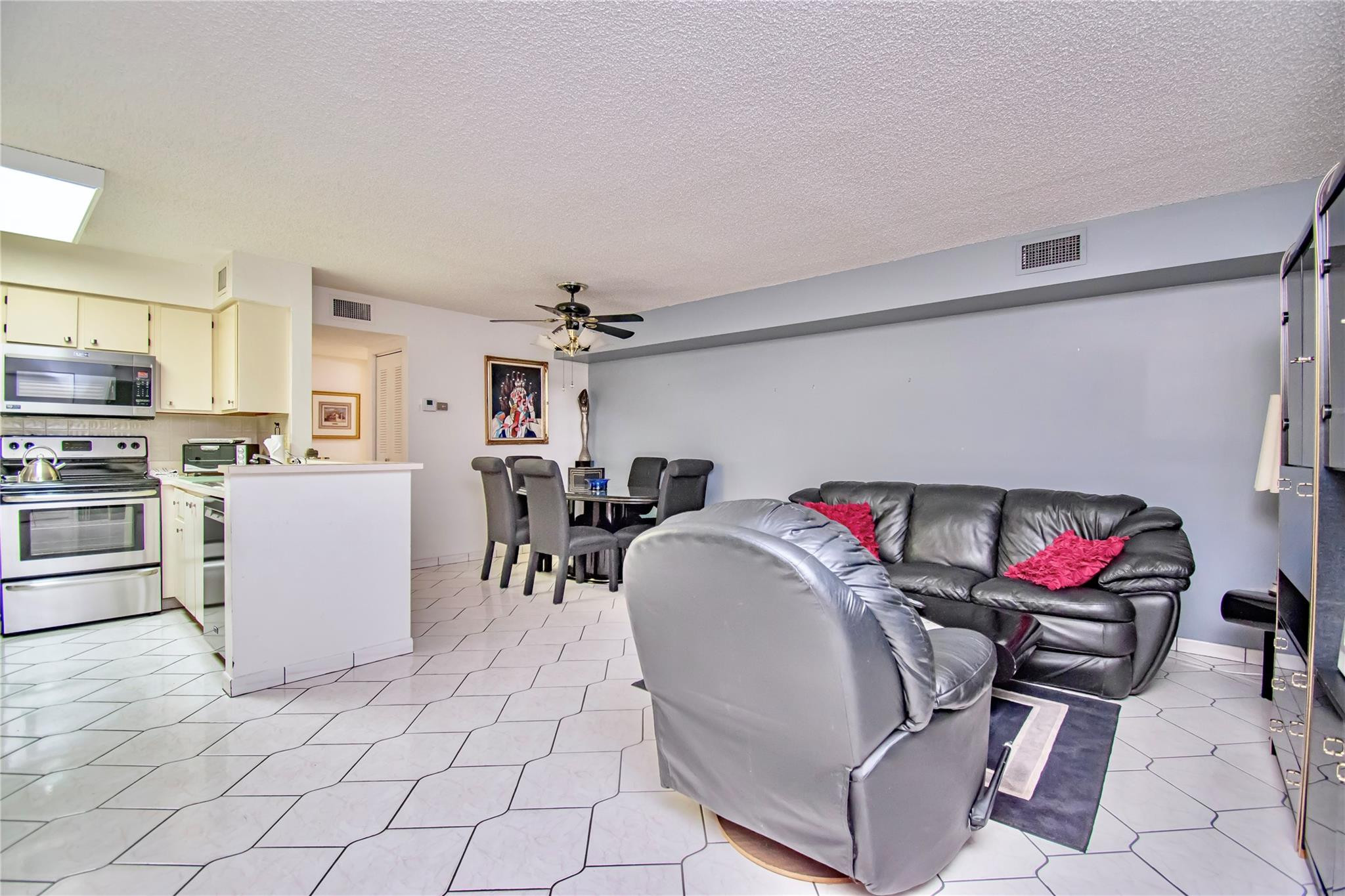 International Club Condo - Residential Lease