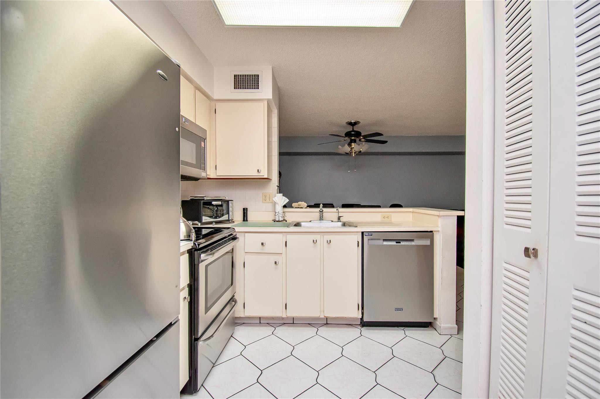 International Club Condo - Residential Lease