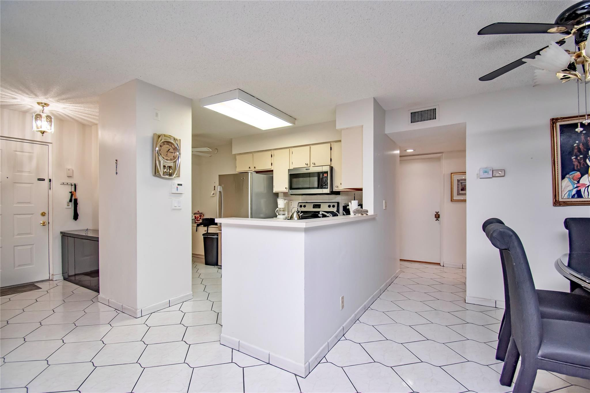 International Club Condo - Residential Lease