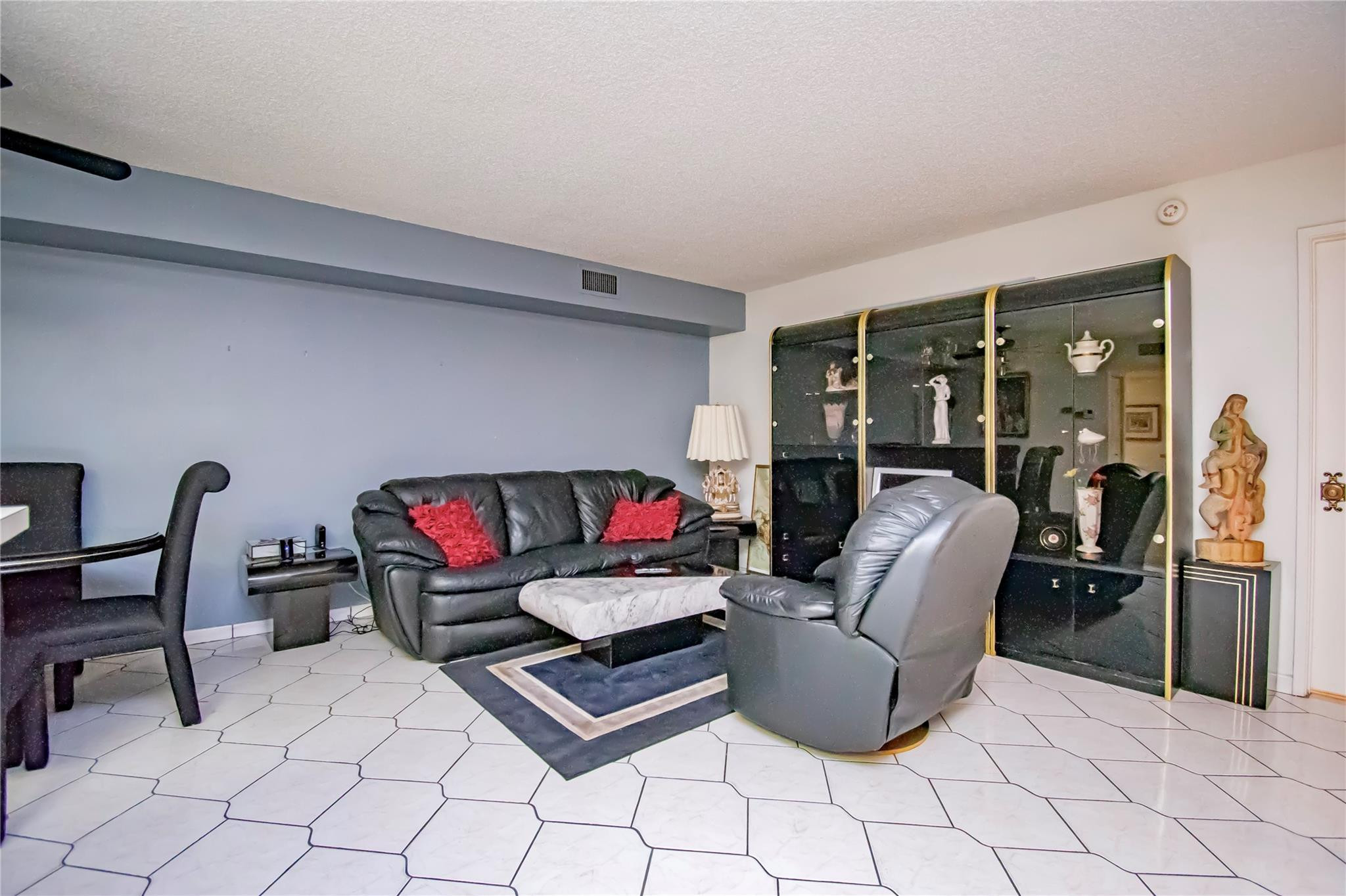 International Club Condo - Residential Lease