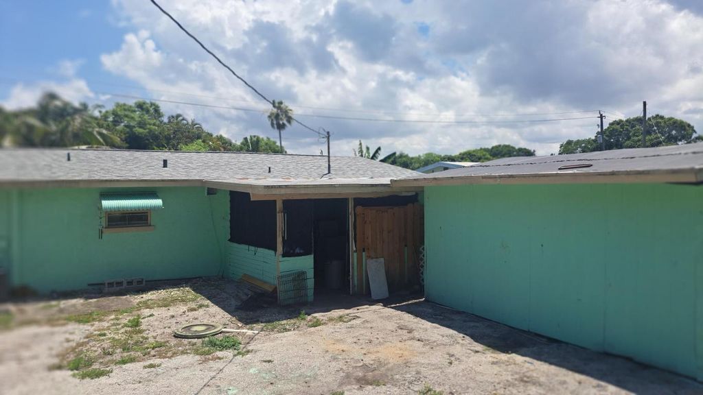 Photo of 2302 Barbara Avenue, Fort Pierce, FL 34982 (MLS # R11109289)