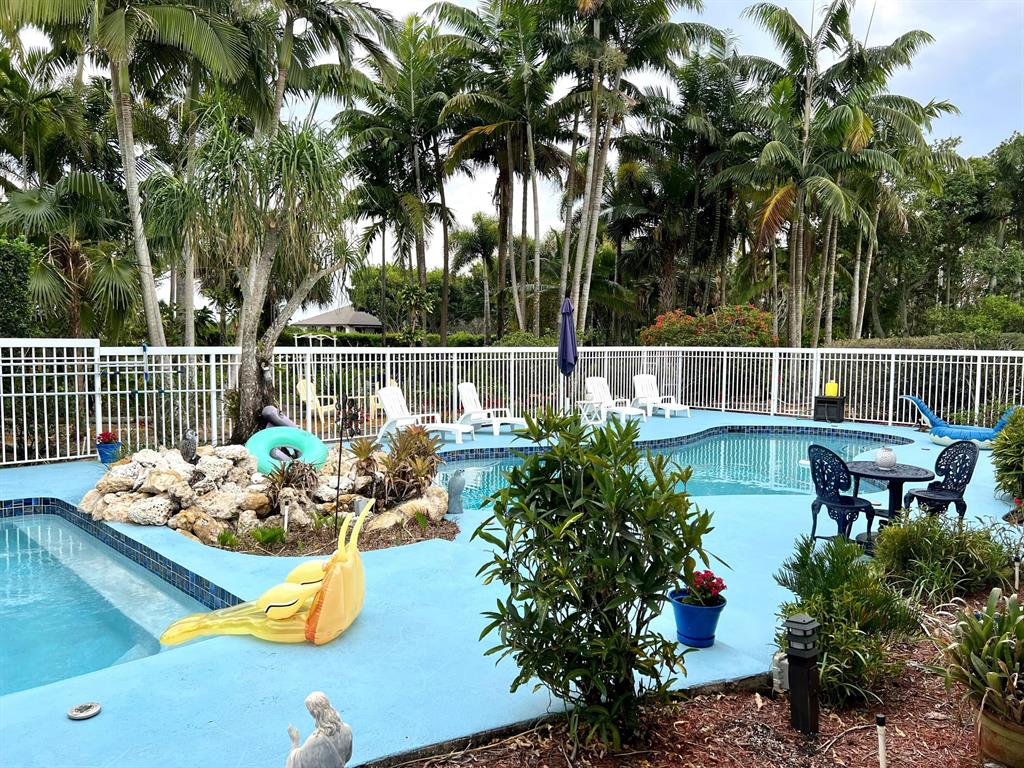 PADDOCK PARK 2 OF WELLING - Residential