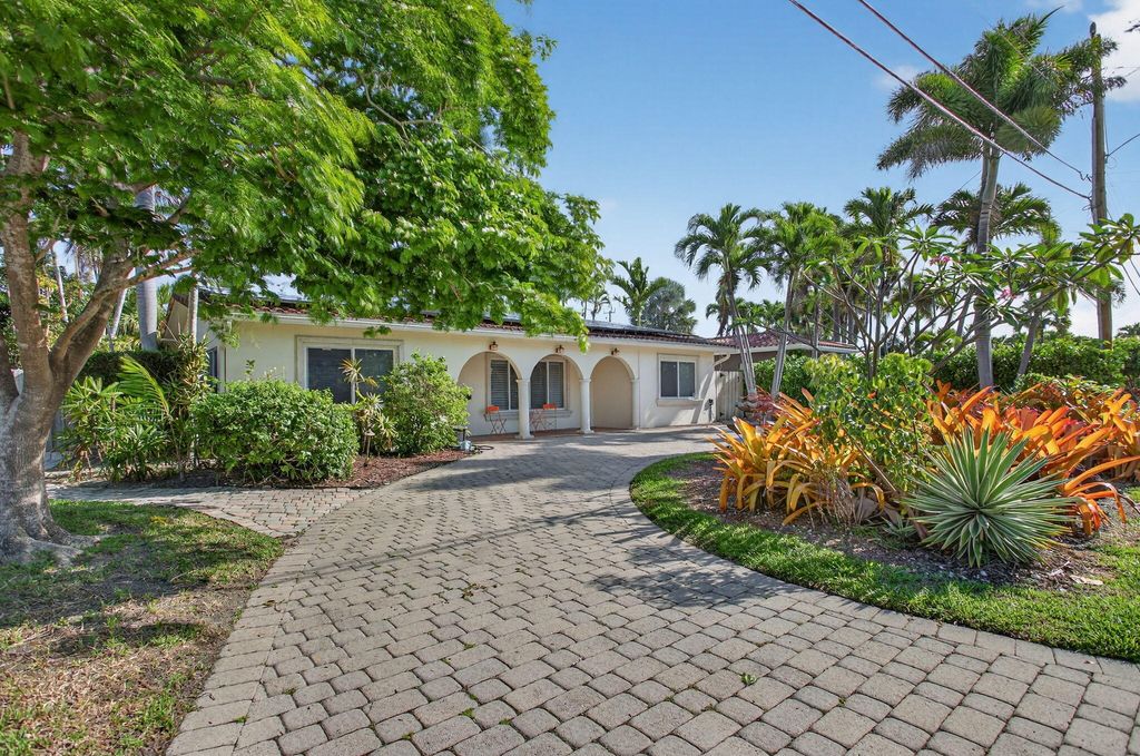 Photo of 2101 NE 25th Street, Wilton Manors, FL 33305 (MLS # B26023998)
