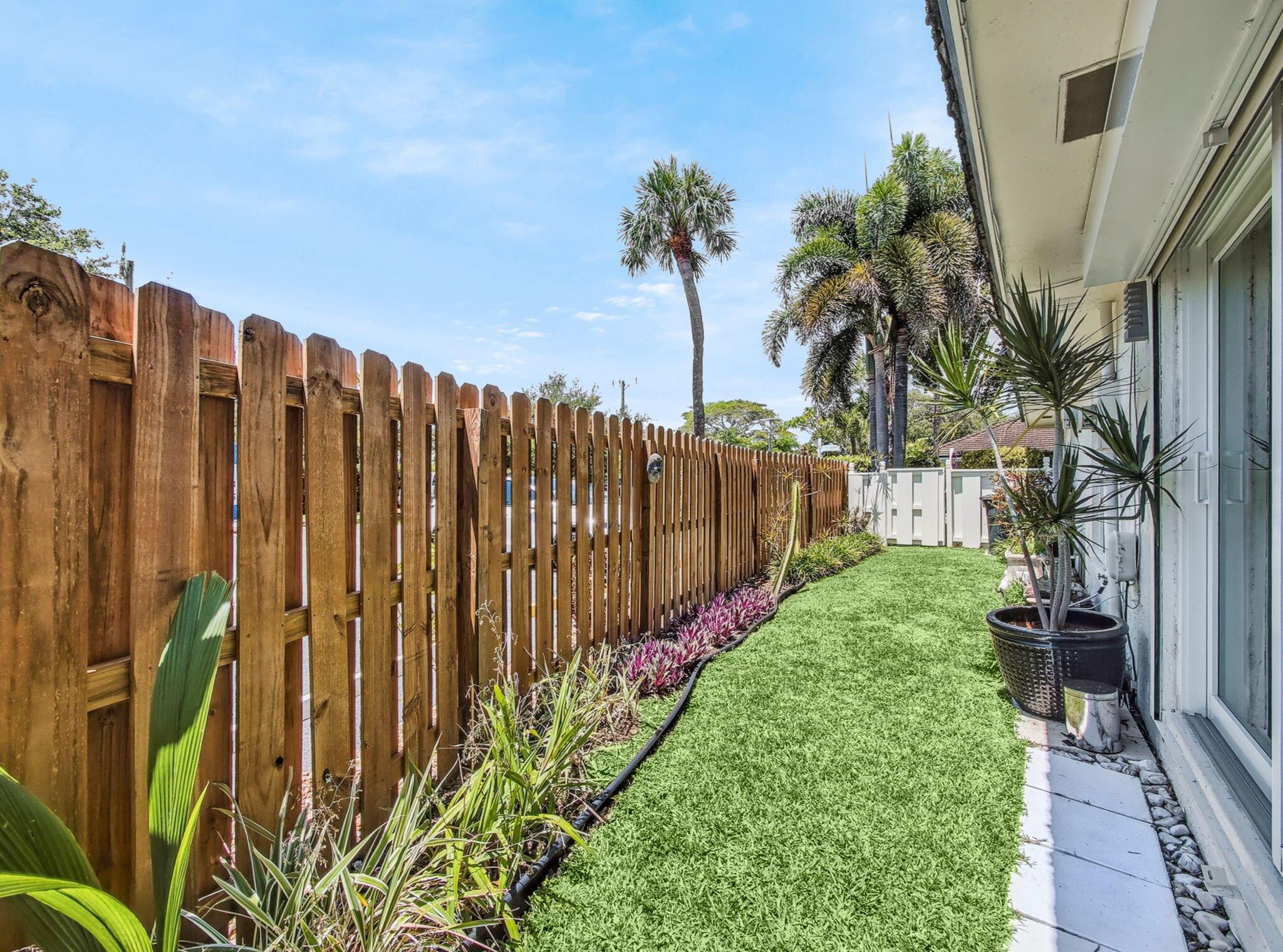 TWELVE OAKS CONDO - Residential
