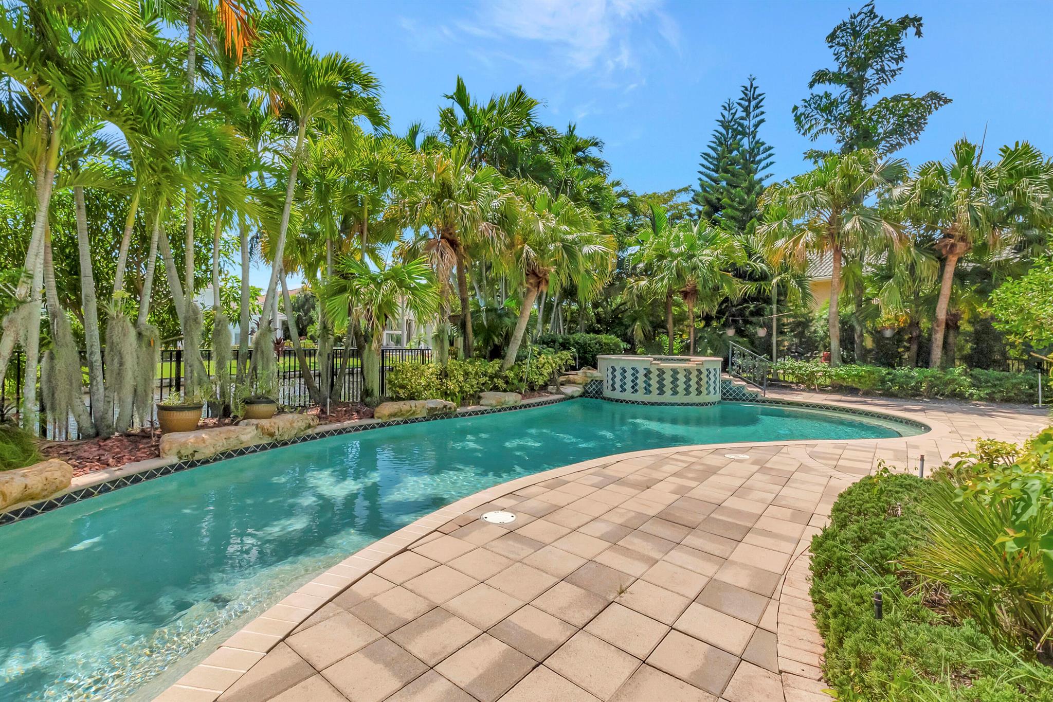 LANDINGS AT WOODFIELD COU - Residential