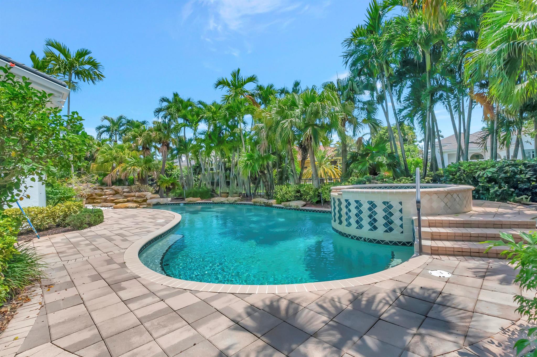 LANDINGS AT WOODFIELD COU - Residential