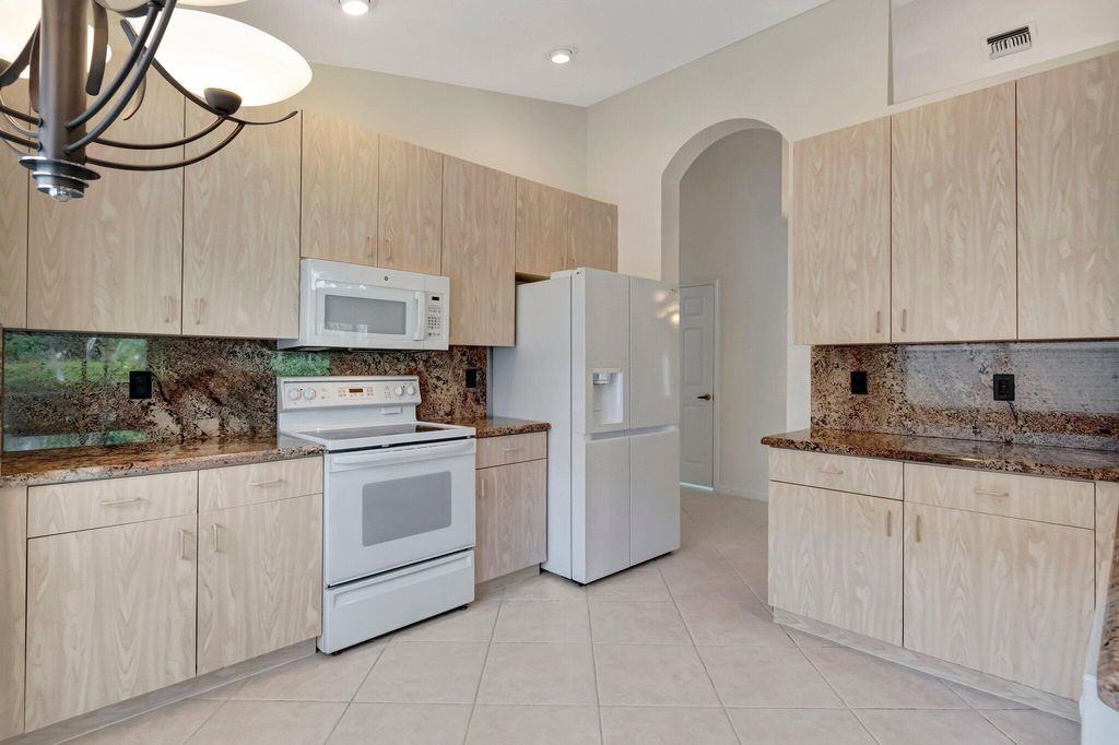 Photo of 6661 Sherbrook Drive, Boynton Beach, FL 33437 (MLS # R11099555)