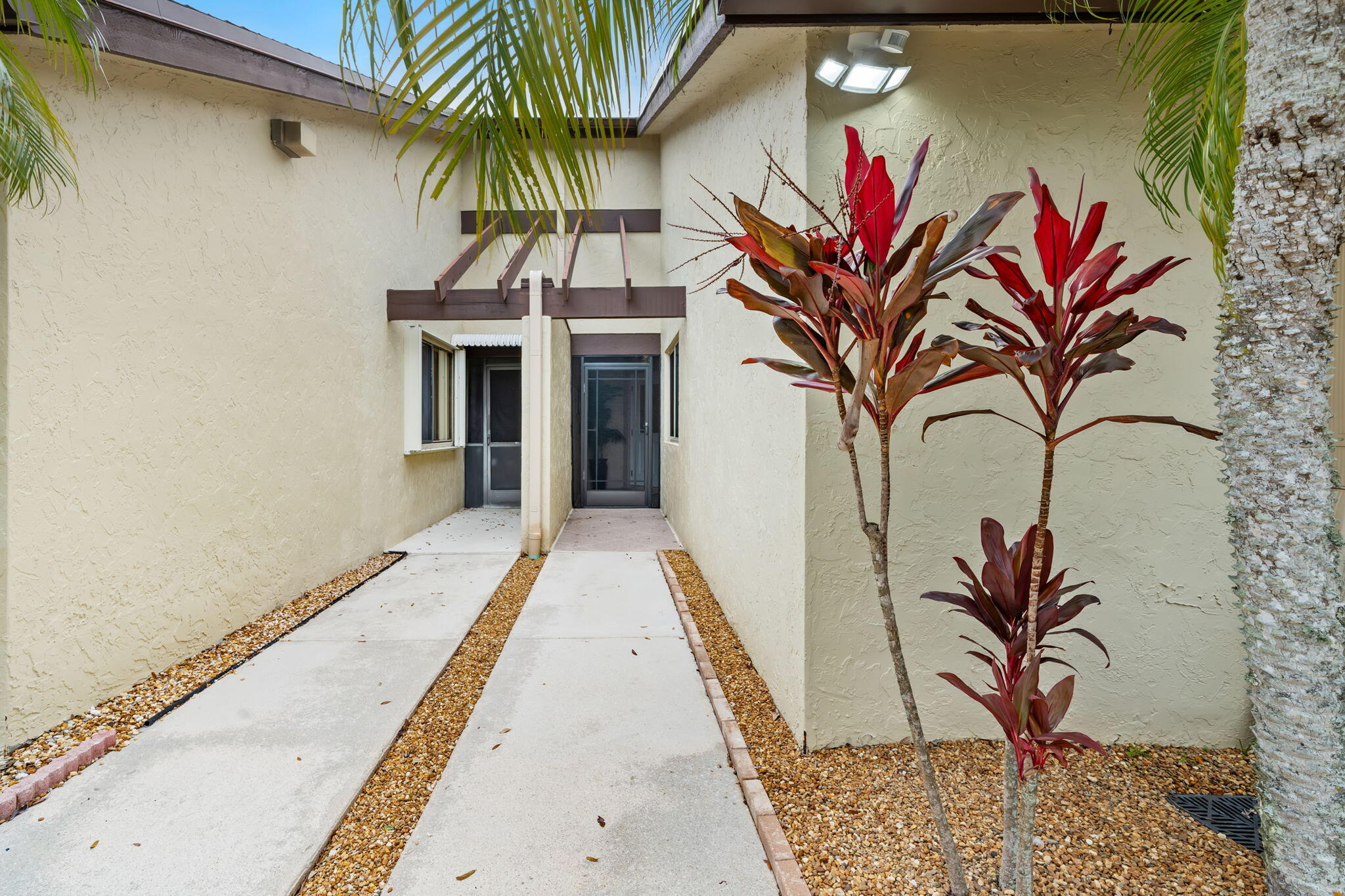 137 MEANDER Circle