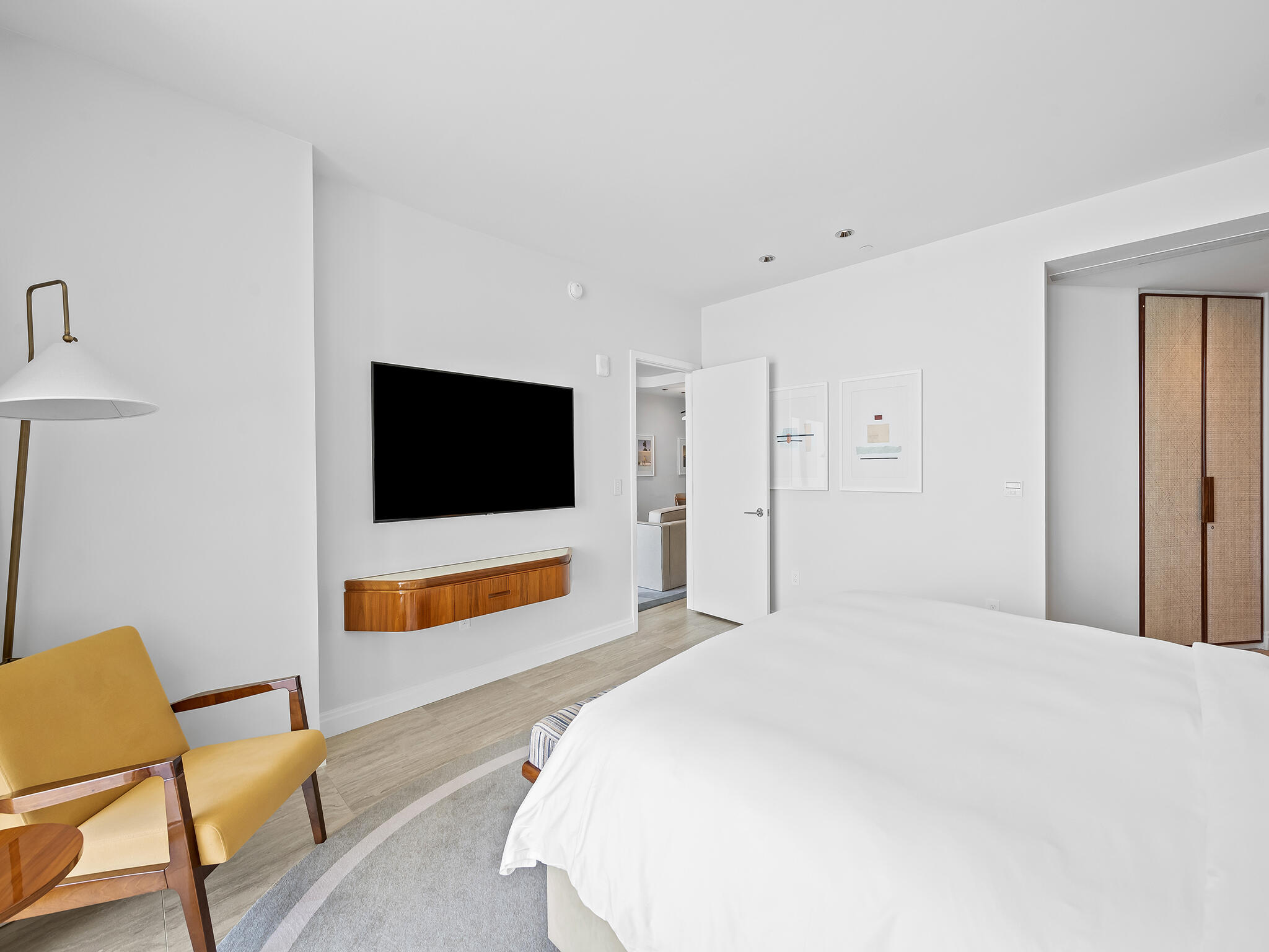 Four Seasons - Residential