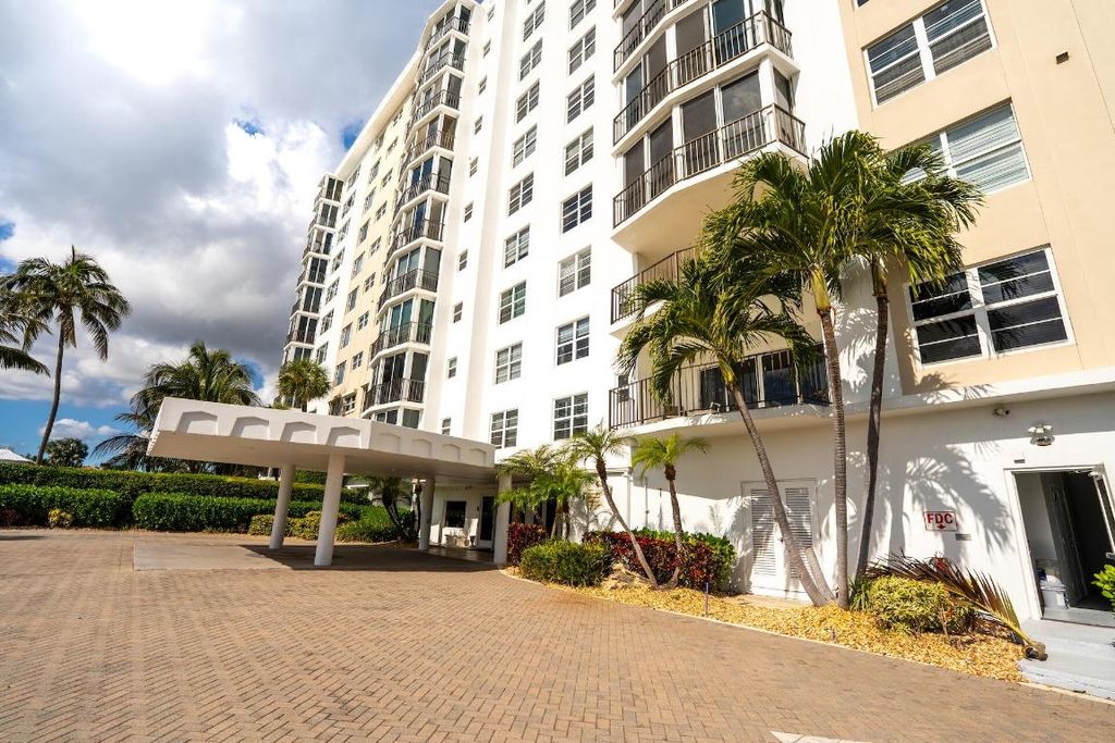 Photo of 400 Seasage Drive #204, Delray Beach, FL 33483 (MLS # R11152277)