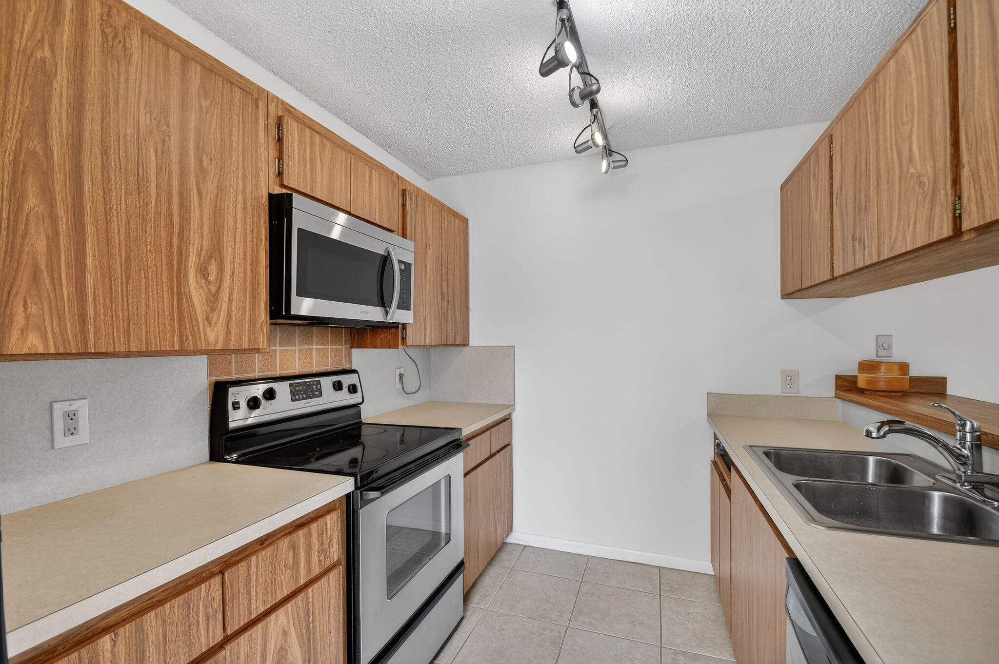 VILLAGE OF SANDALWOOD LAKES 3 - Residential