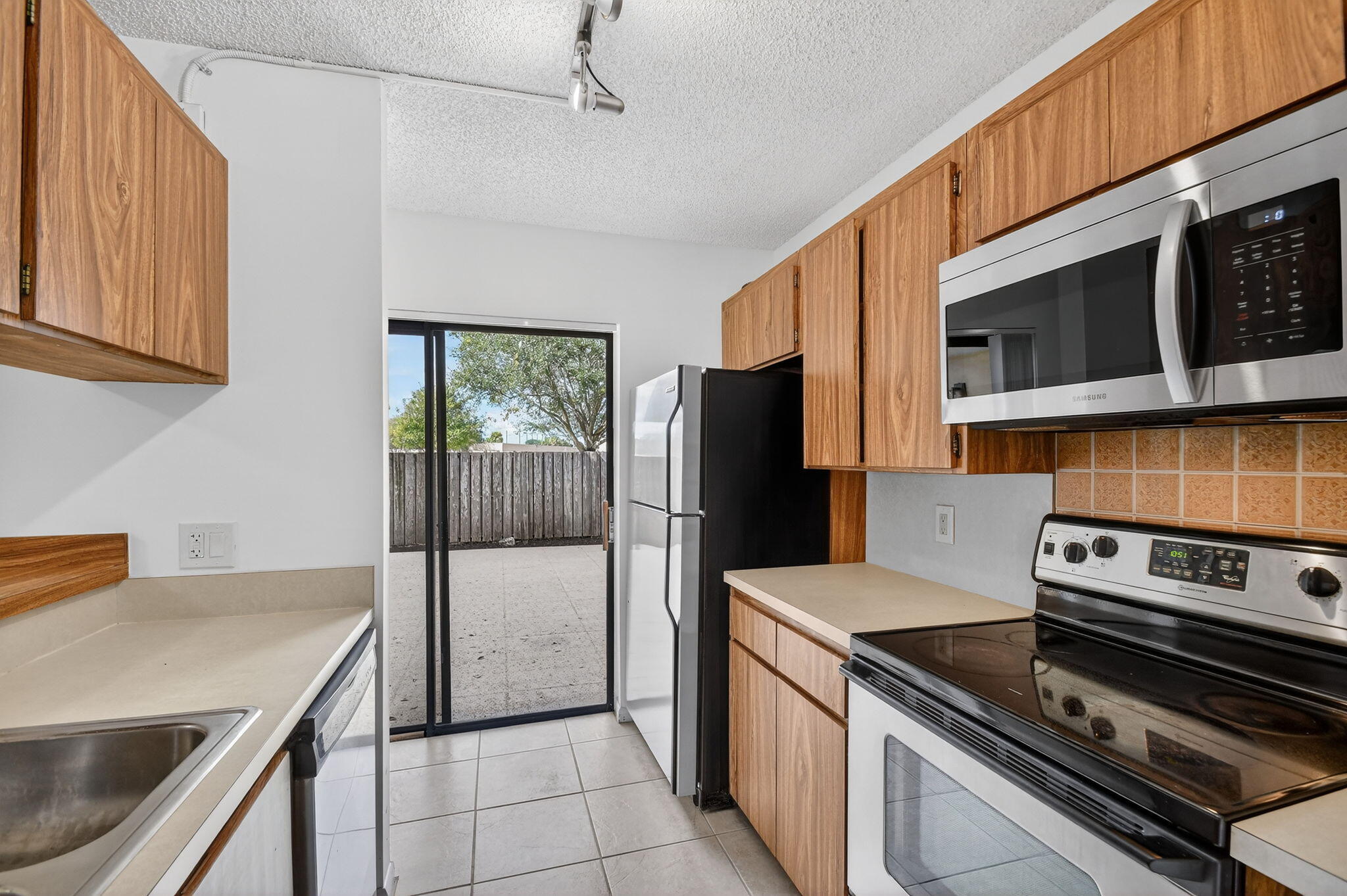 VILLAGE OF SANDALWOOD LAKES 3 - Residential