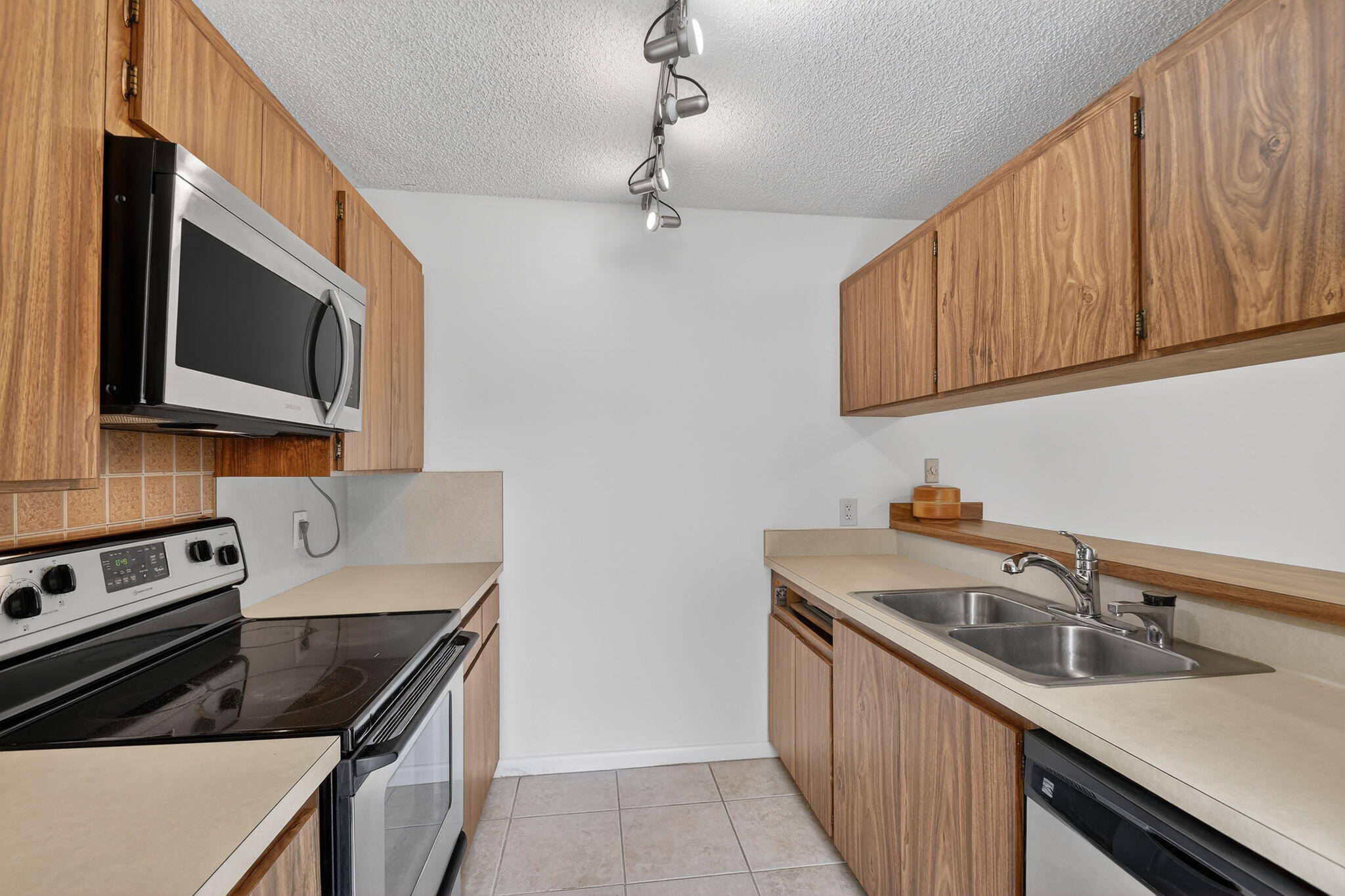 VILLAGE OF SANDALWOOD LAKES 3 - Residential