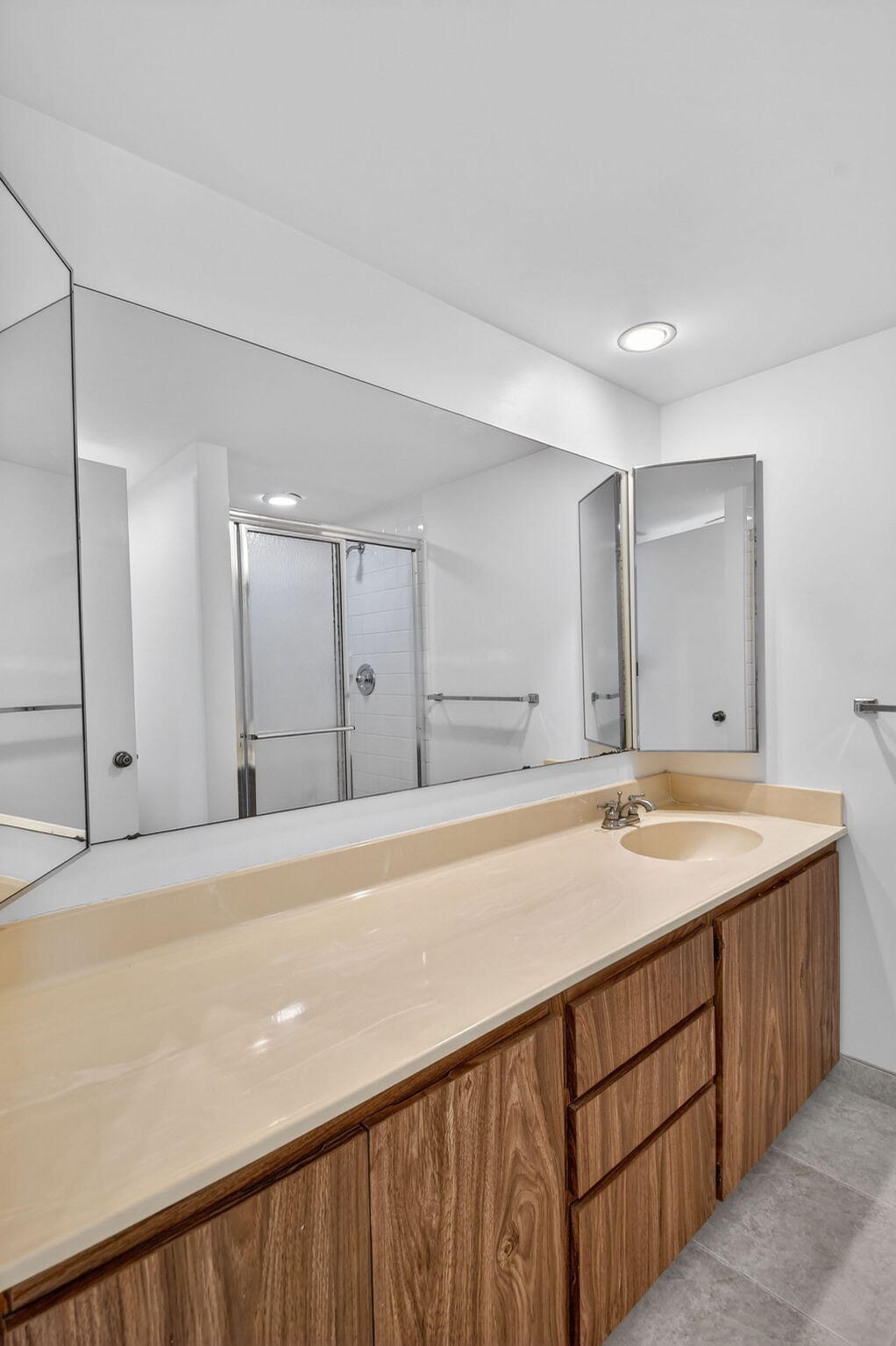 VILLAGE OF SANDALWOOD LAKES 3 - Residential