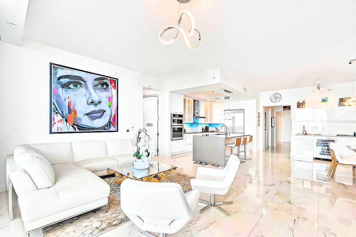 1 Water Club 2204 Way Ph 2204