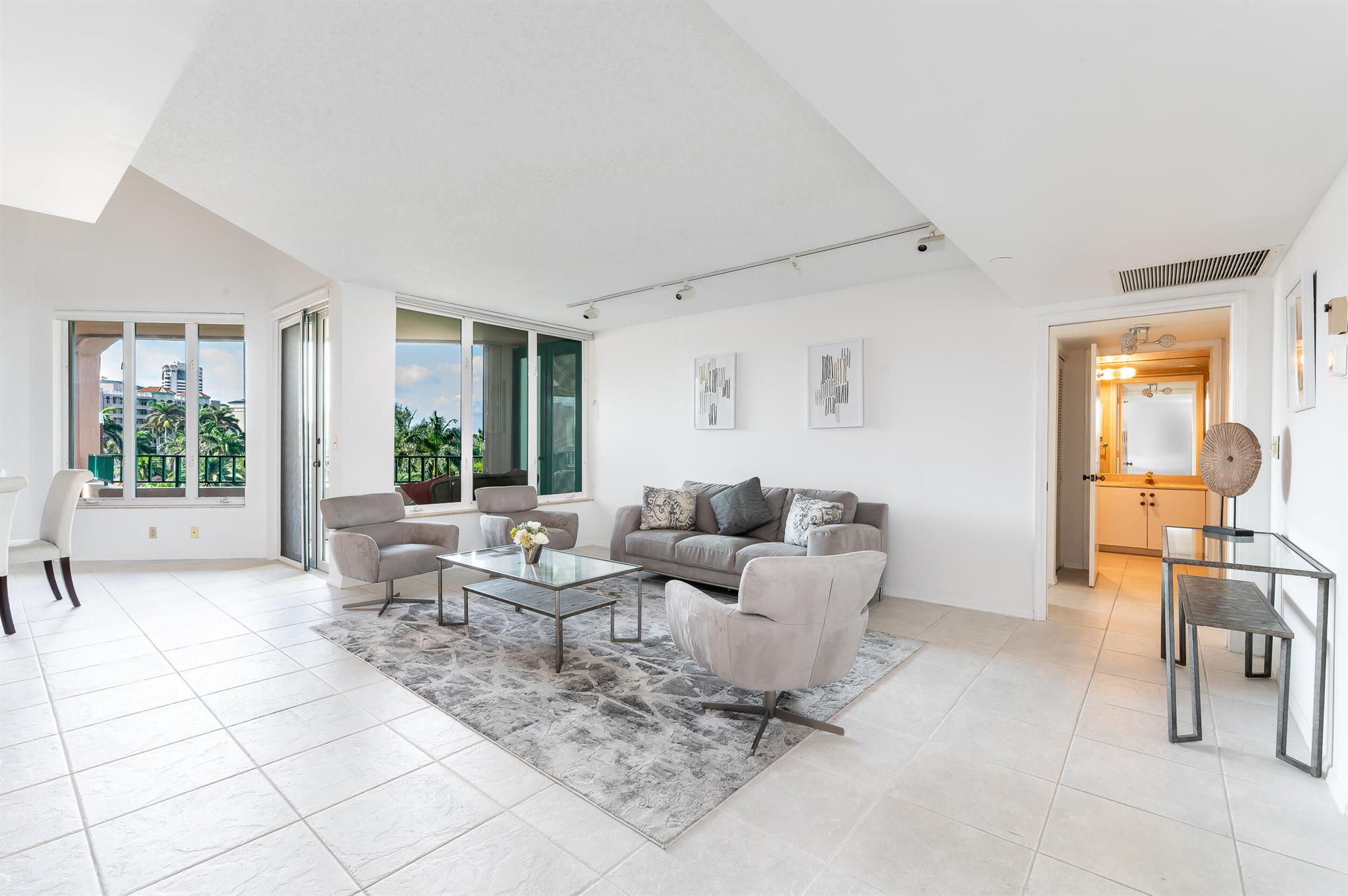 120 SE 5th Avenue Ph22, Boca Raton, FL, 33432/$895,000 2 120 SE 5th Avenue Ph22