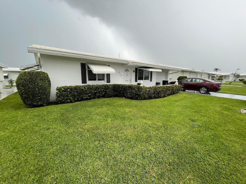 Photo of 613 SW 21st Circle, Boynton Beach, FL 33426 (MLS # R11011423)