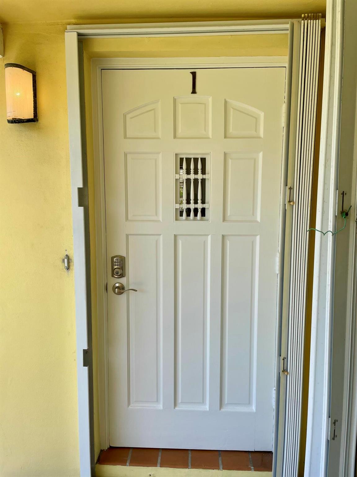 101 N Lakeside Drive 1